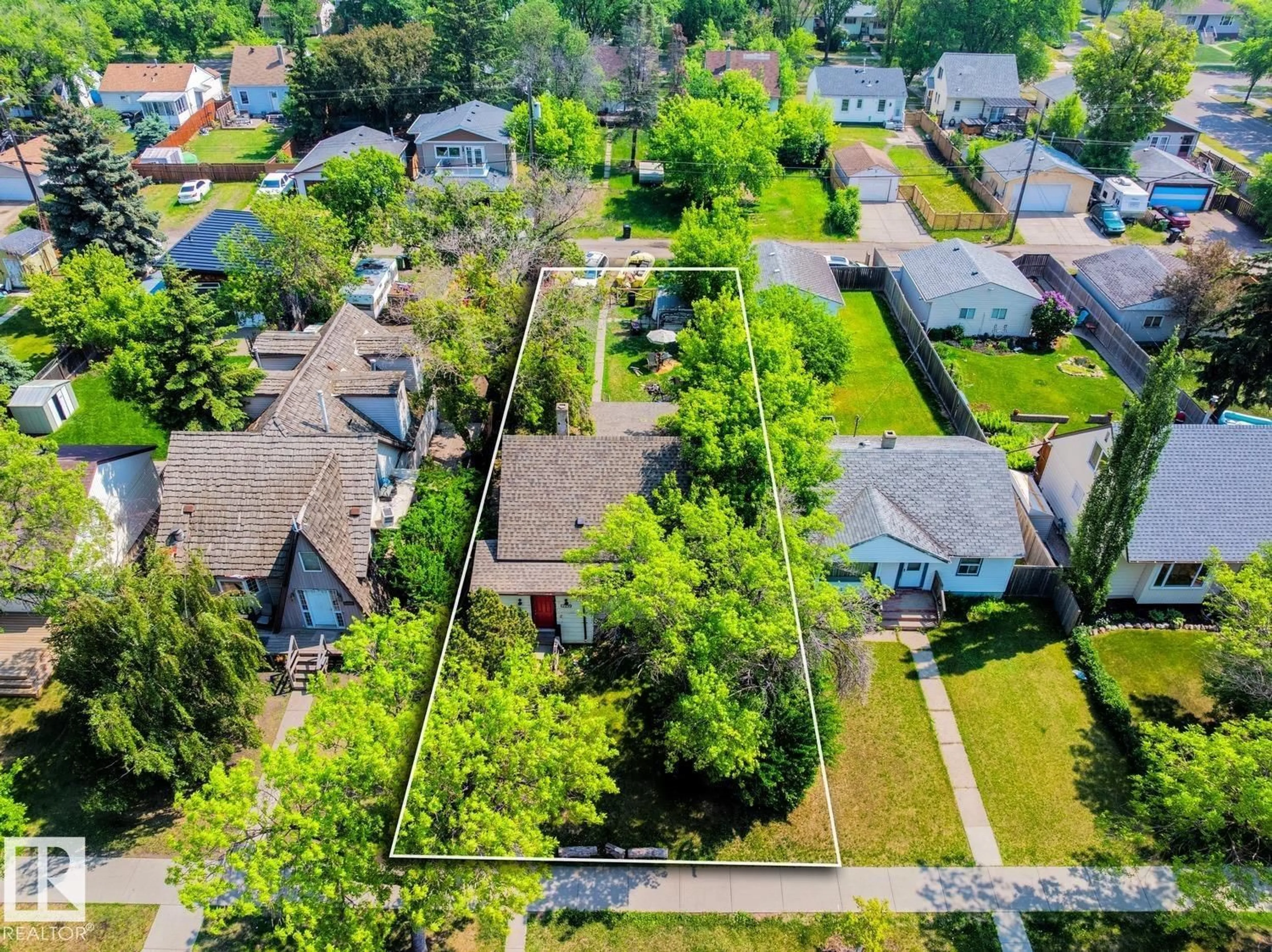 A pic from outside/outdoor area/front of a property/back of a property/a pic from drone, street for NW - 12219 107 ST, Edmonton Alberta T5G2S9