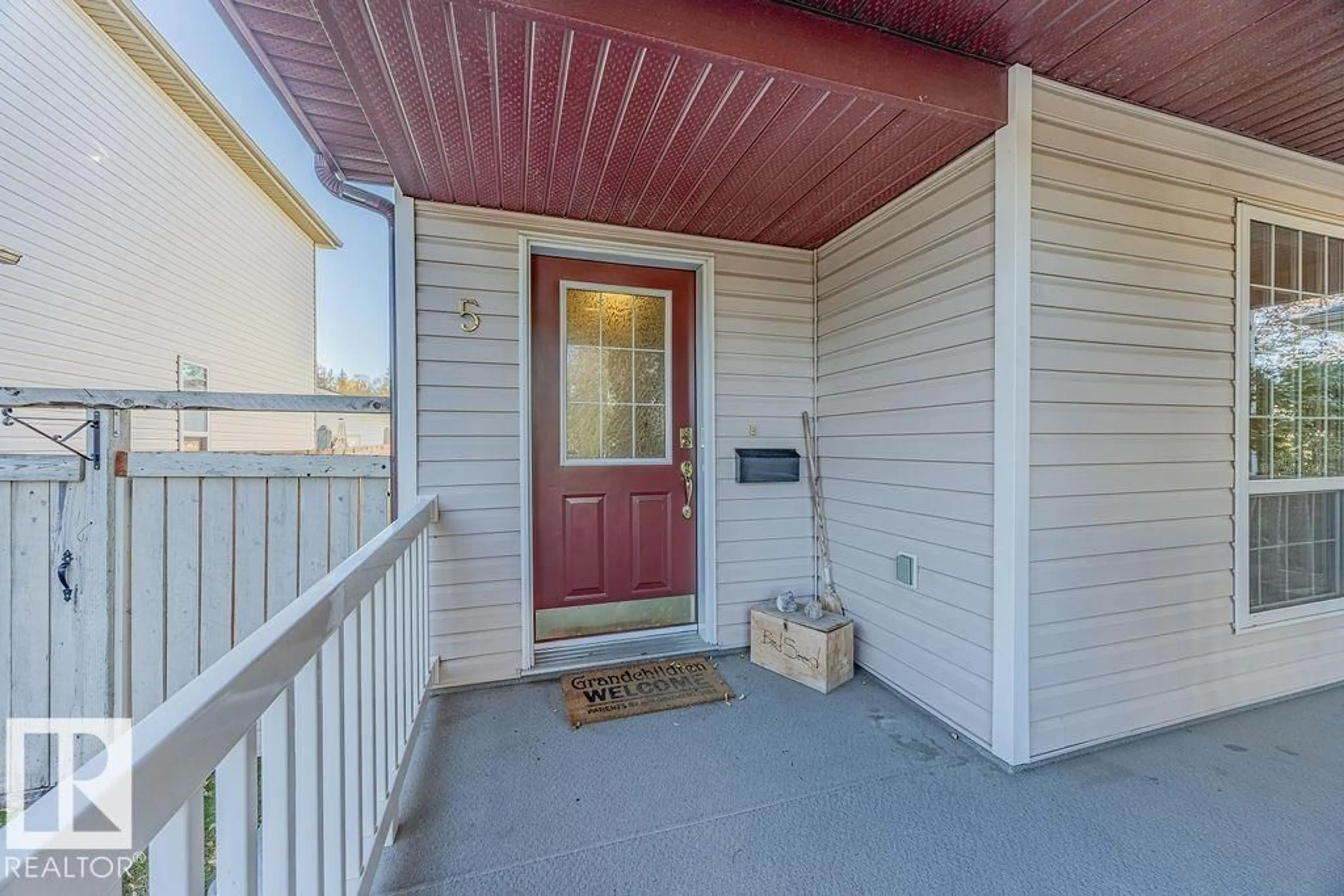 Indoor entryway for 5 HIGHWOOD BV, Devon Alberta T9G2E7