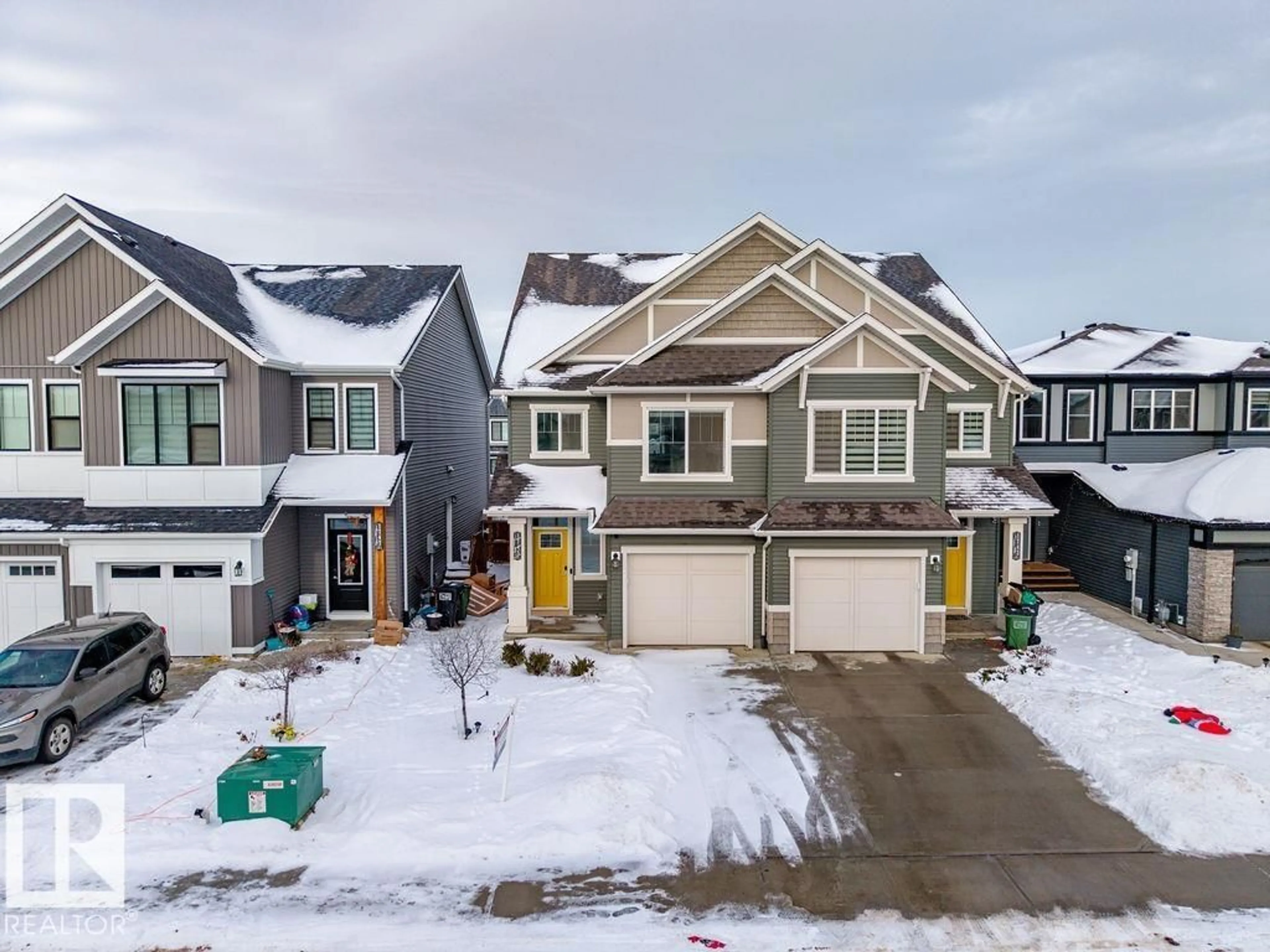 A pic from outside/outdoor area/front of a property/back of a property/a pic from drone, street for SW SW - 1745 PLUM CR, Edmonton Alberta T6X2Z8