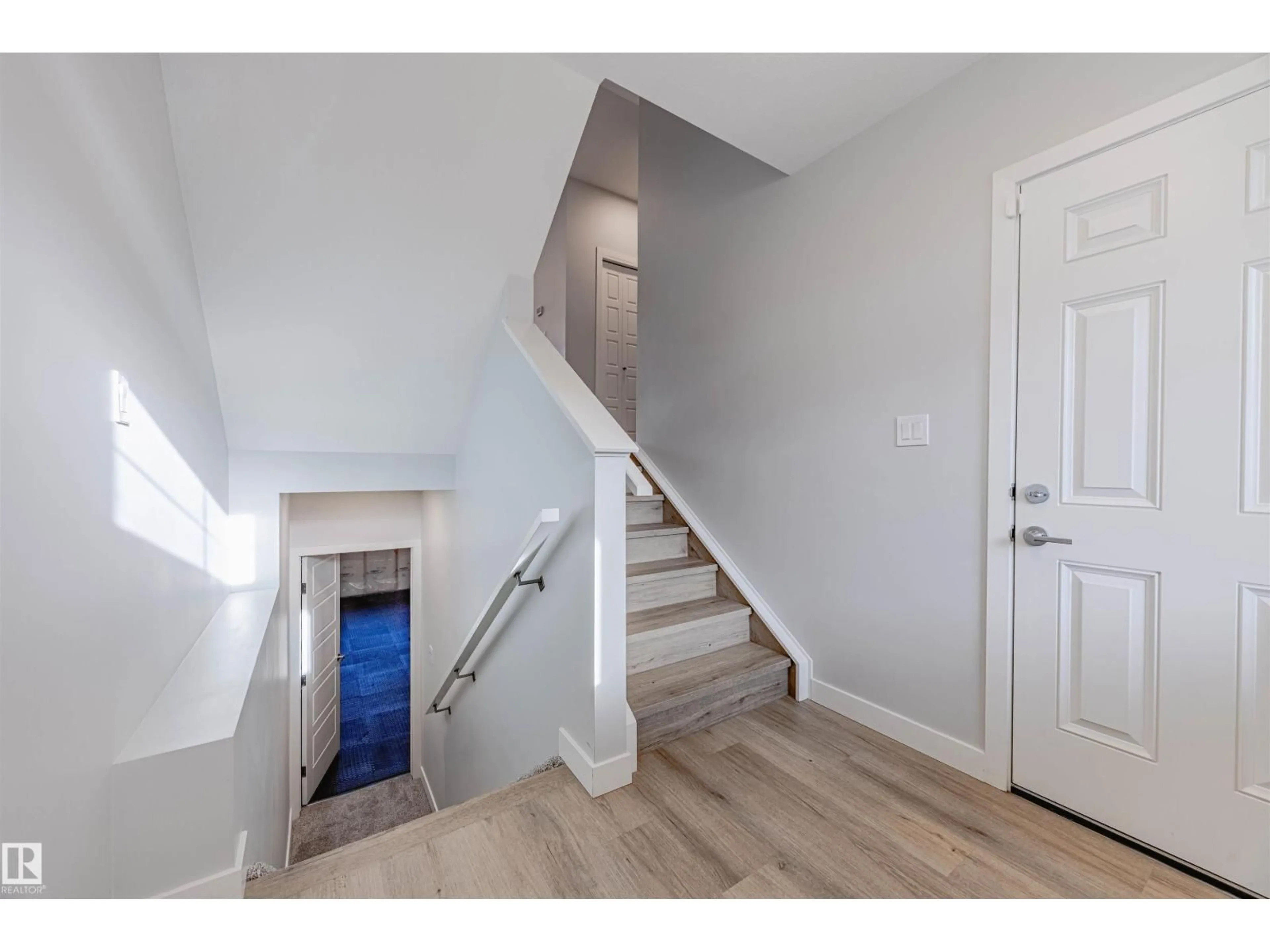 Stairs for SW SW - 1745 PLUM CR, Edmonton Alberta T6X2Z8