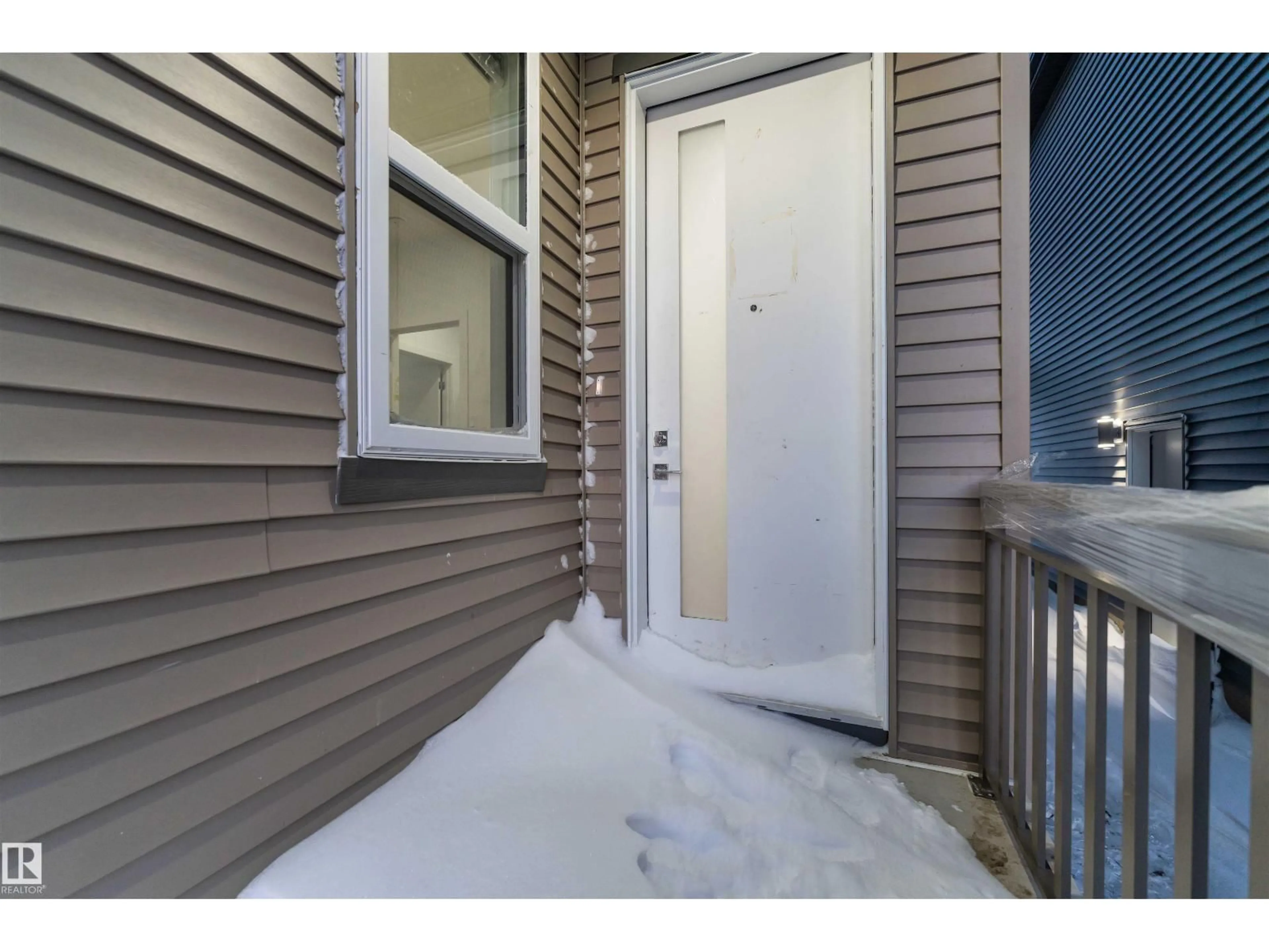 Indoor entryway for 204 CRYSTAL CREEK DR, Leduc Alberta T9E0X6