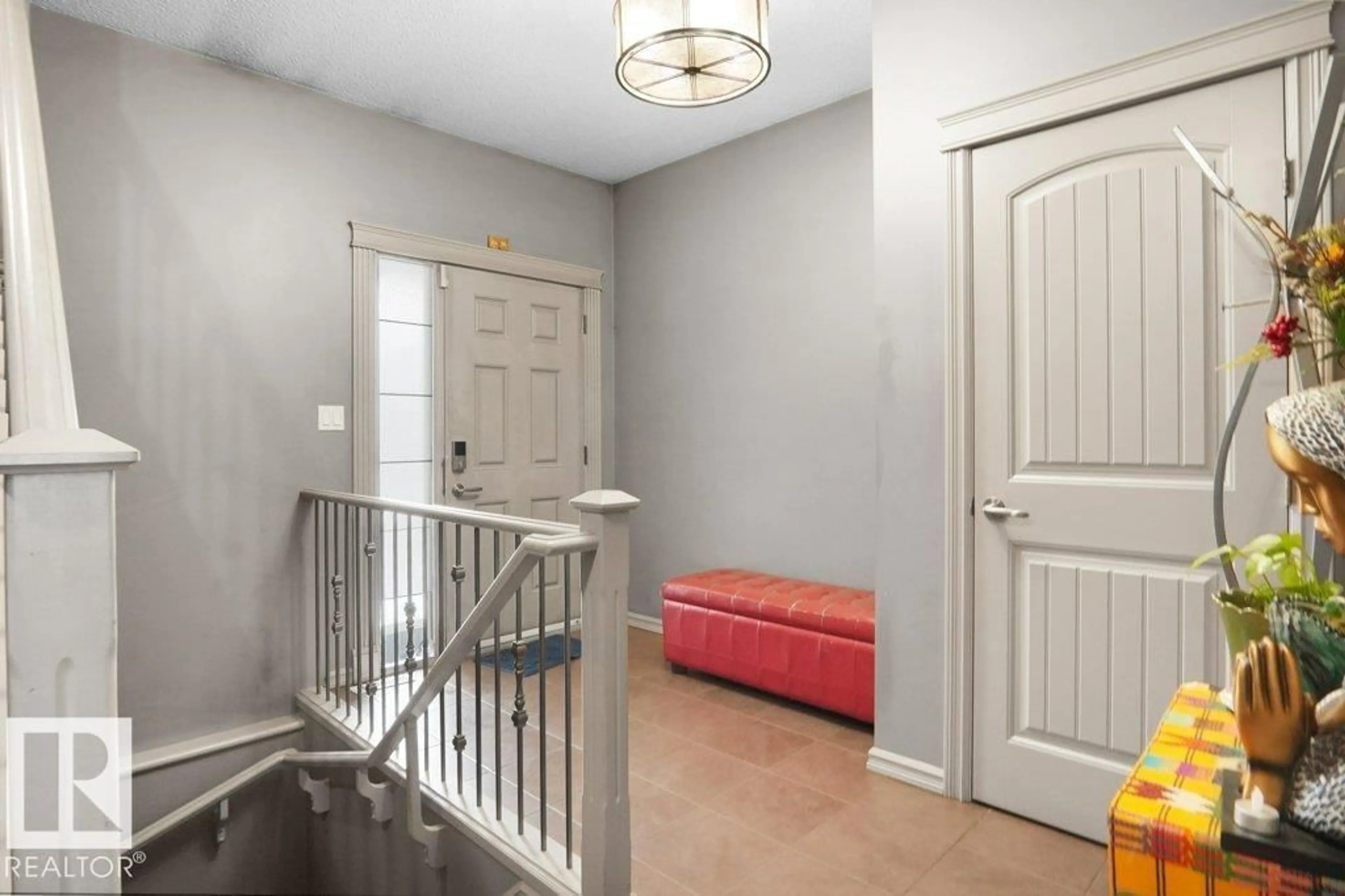 Indoor entryway for NW - 1533 36B AV, Edmonton Alberta T6T0M4