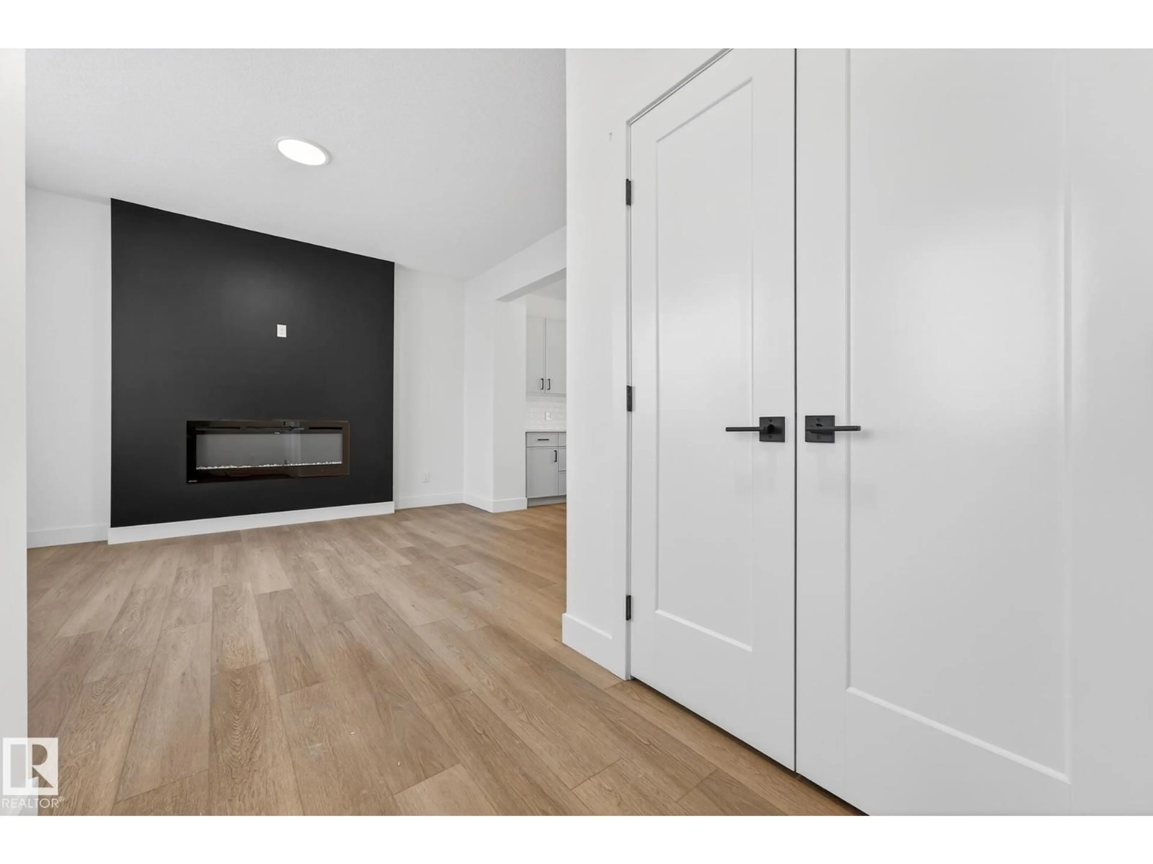 Indoor entryway for 10241 92A AV, Morinville Alberta T8R1A0