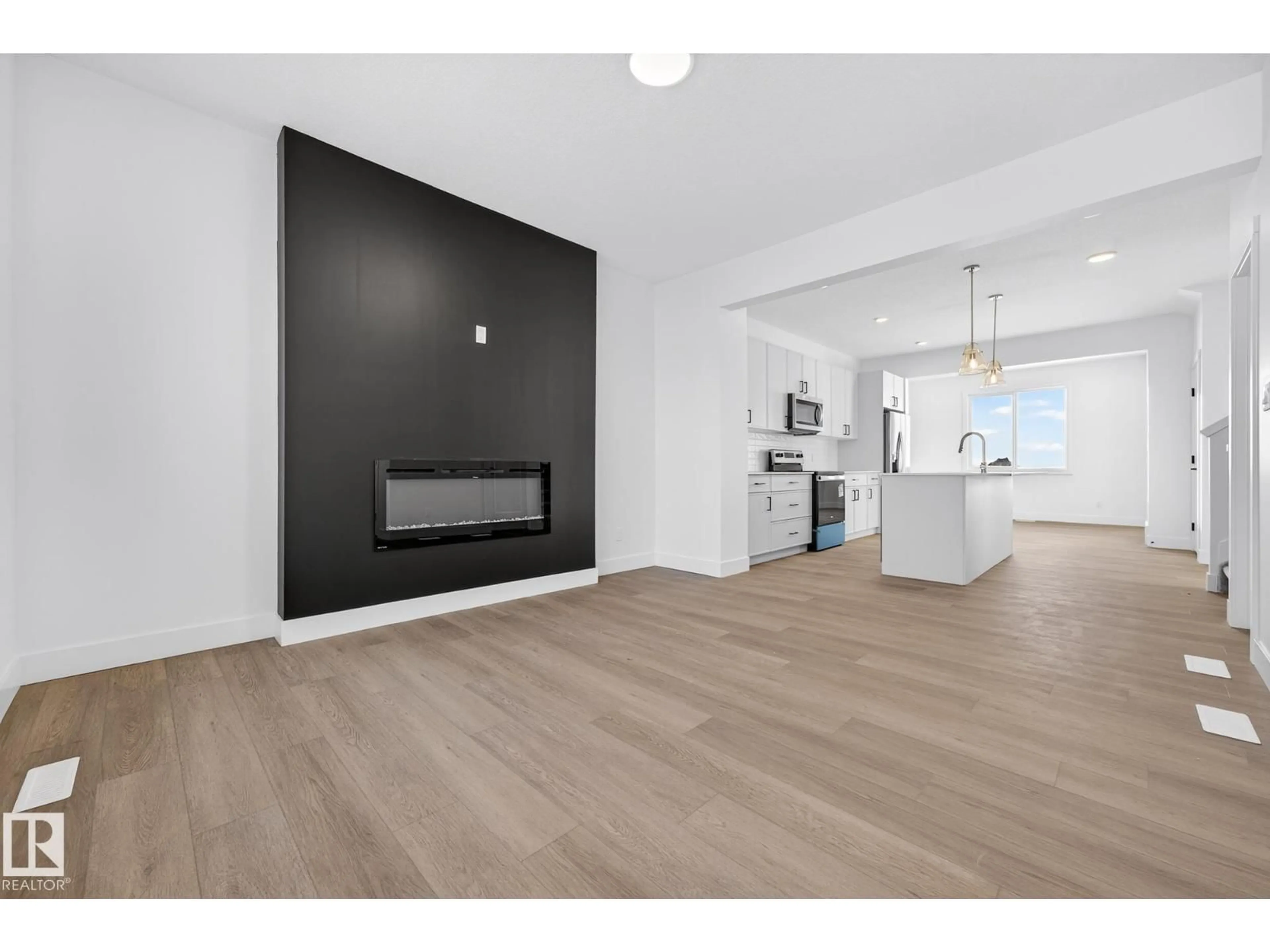 Unknown for 10241 92A AV, Morinville Alberta T8R1A0