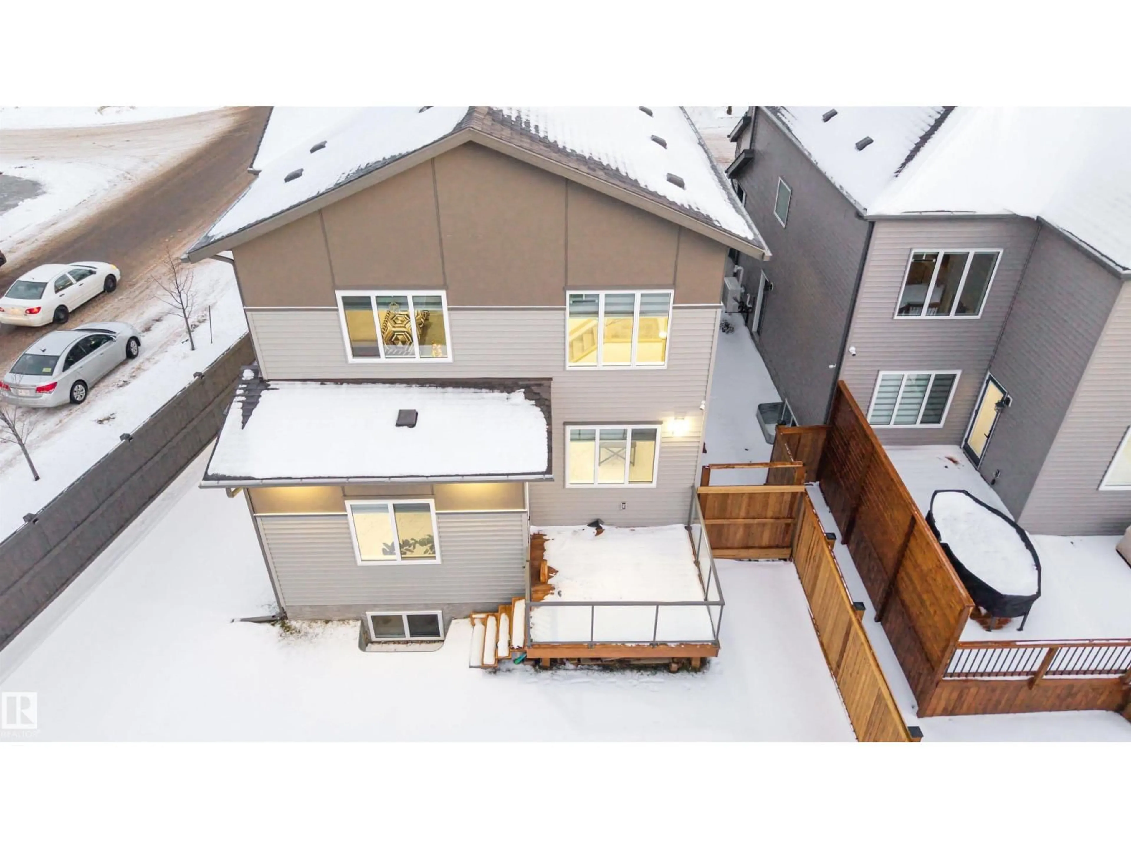 A pic from outside/outdoor area/front of a property/back of a property/a pic from drone, street for NW - 16916 47 ST, Edmonton Alberta T5Y4J5