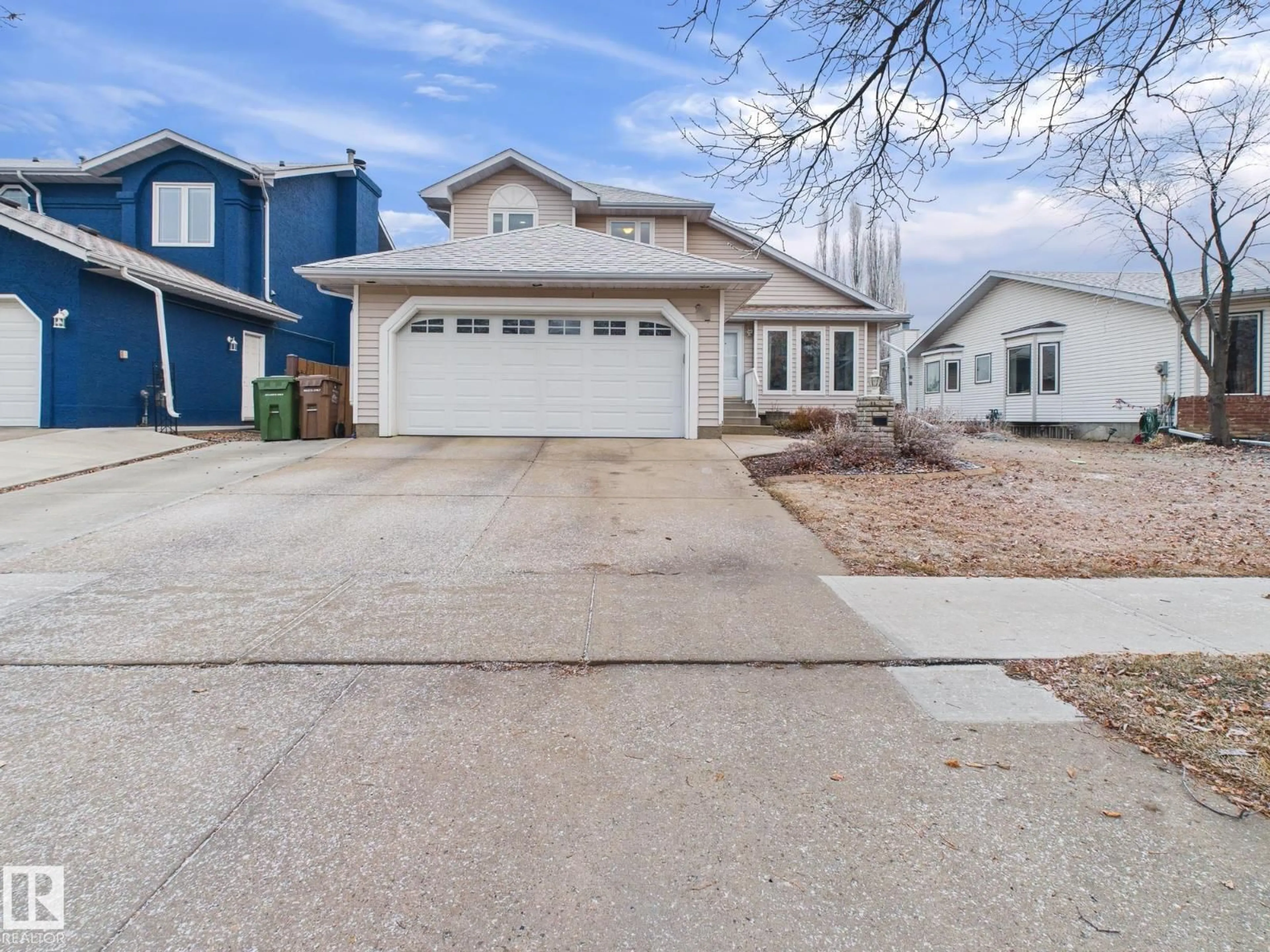 Home with vinyl exterior material, street for 92 DUFFERIN ST, St. Albert Alberta T8N5R7