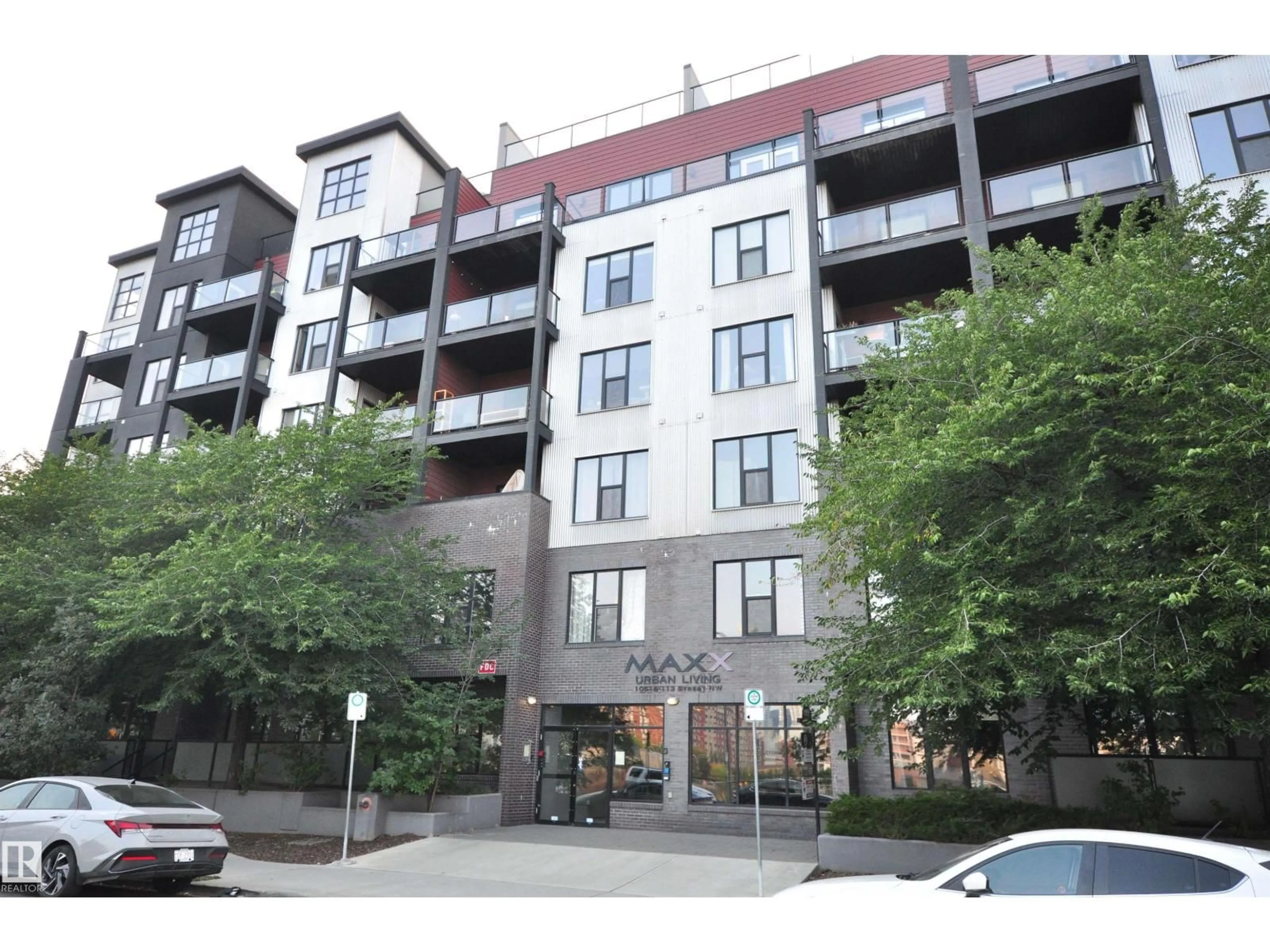 Patio, street for #407 - 10518 113 ST, Edmonton Alberta T5H0C6