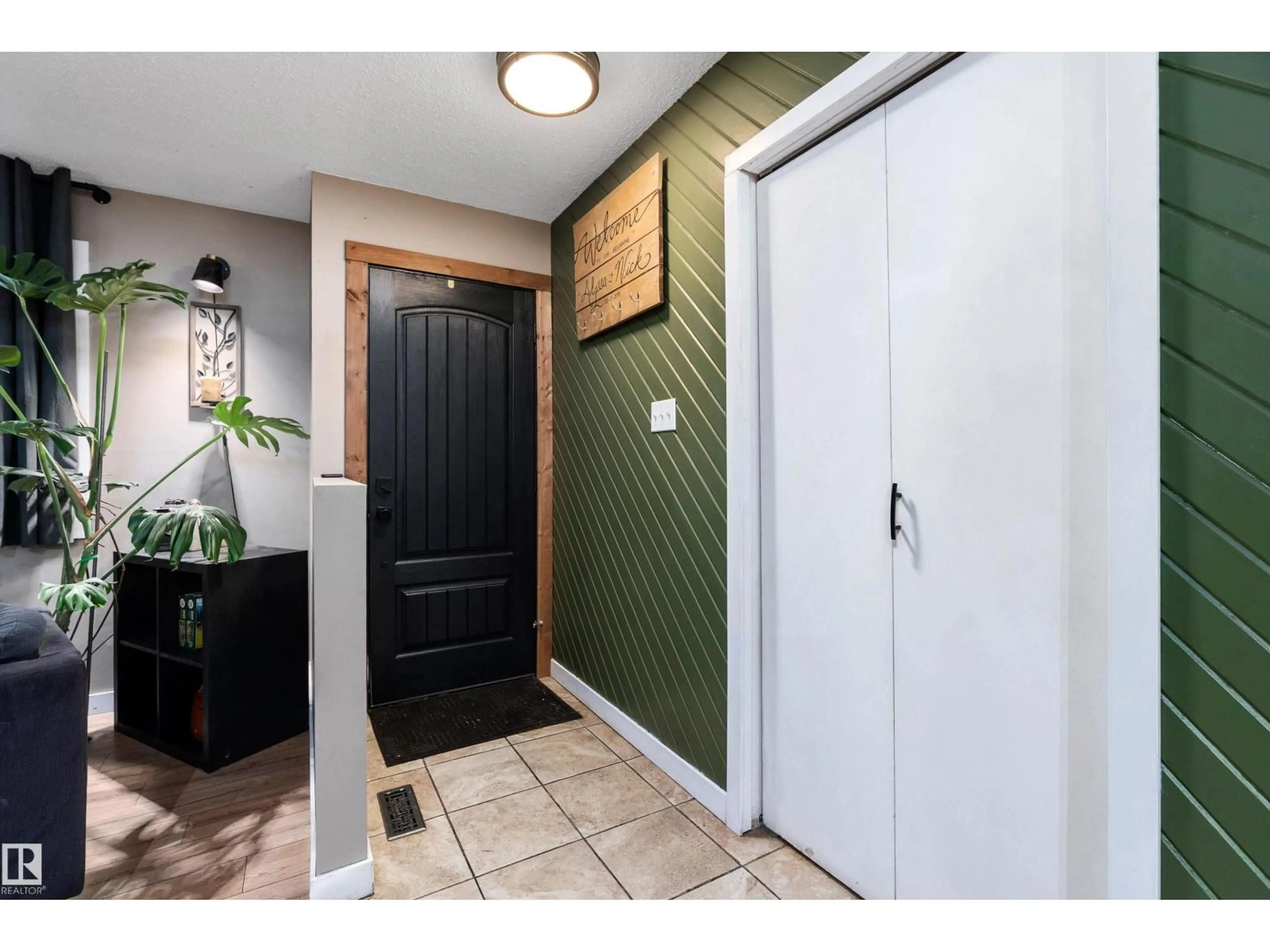Indoor entryway for 33 WILD HAY DR, Devon Alberta T9G1S5