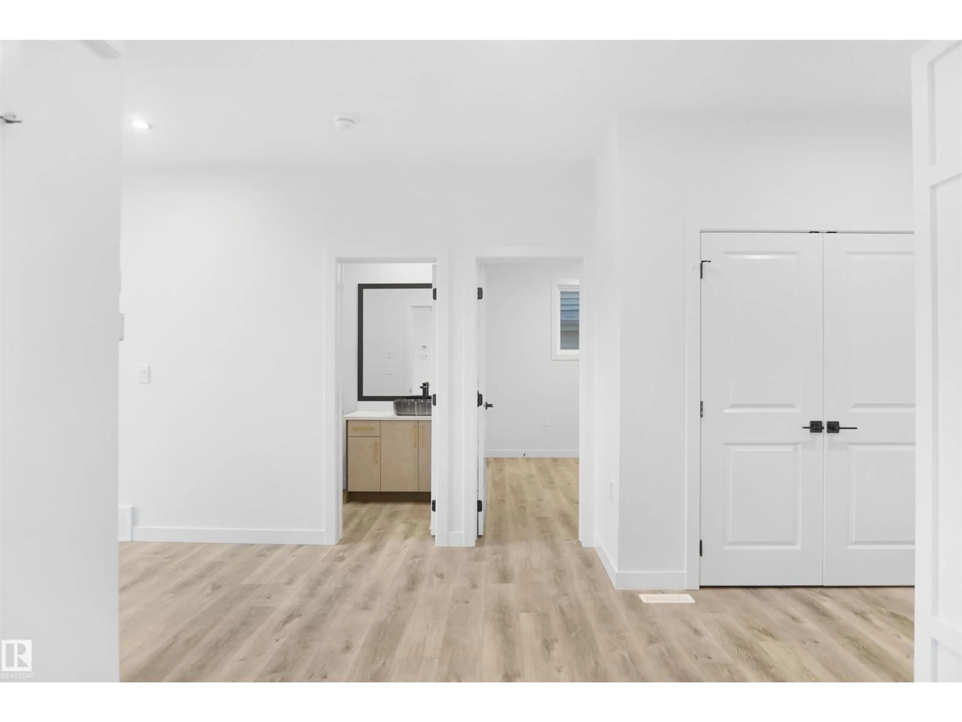 Indoor entryway for 79 MEADOWGROVE LANE, Spruce Grove Alberta T7X0W2