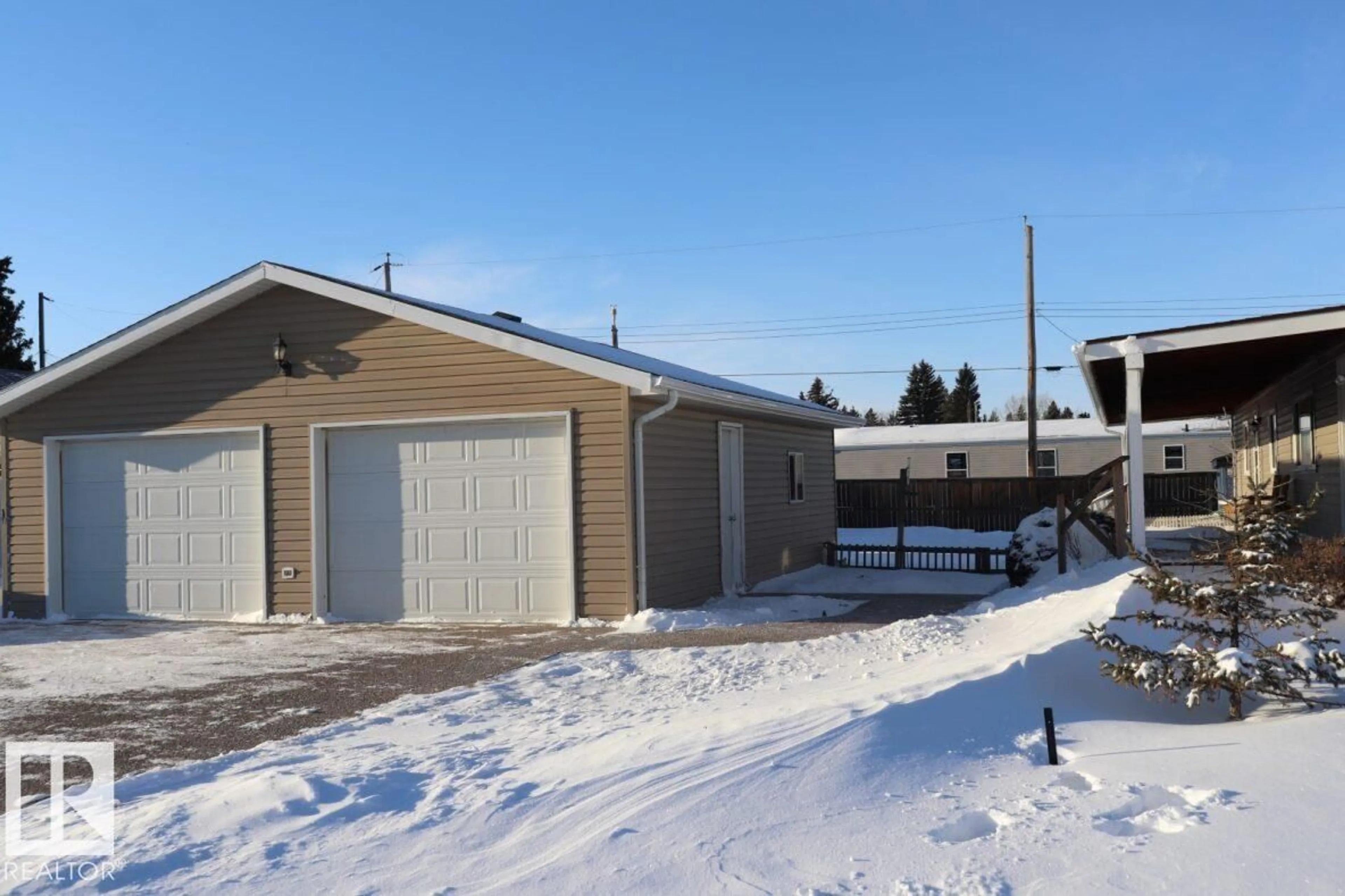 Indoor garage for 4824 52 ST, Lougheed Alberta T0B2V0