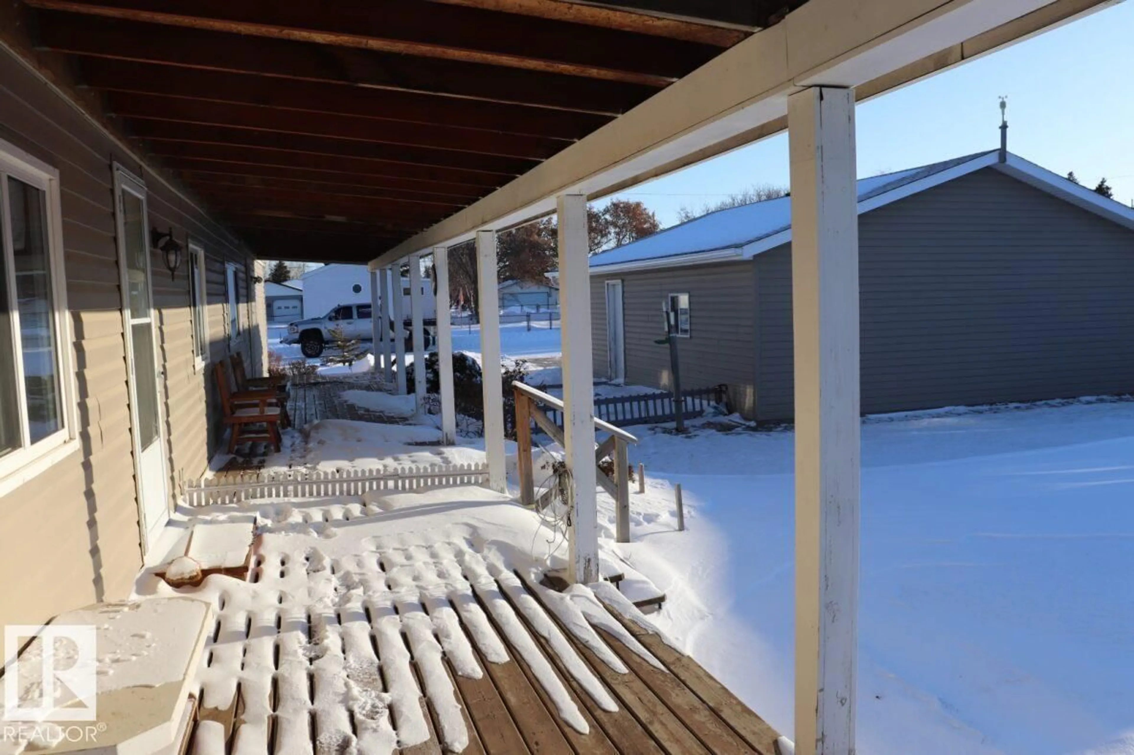 Patio, street for 4824 52 ST, Lougheed Alberta T0B2V0