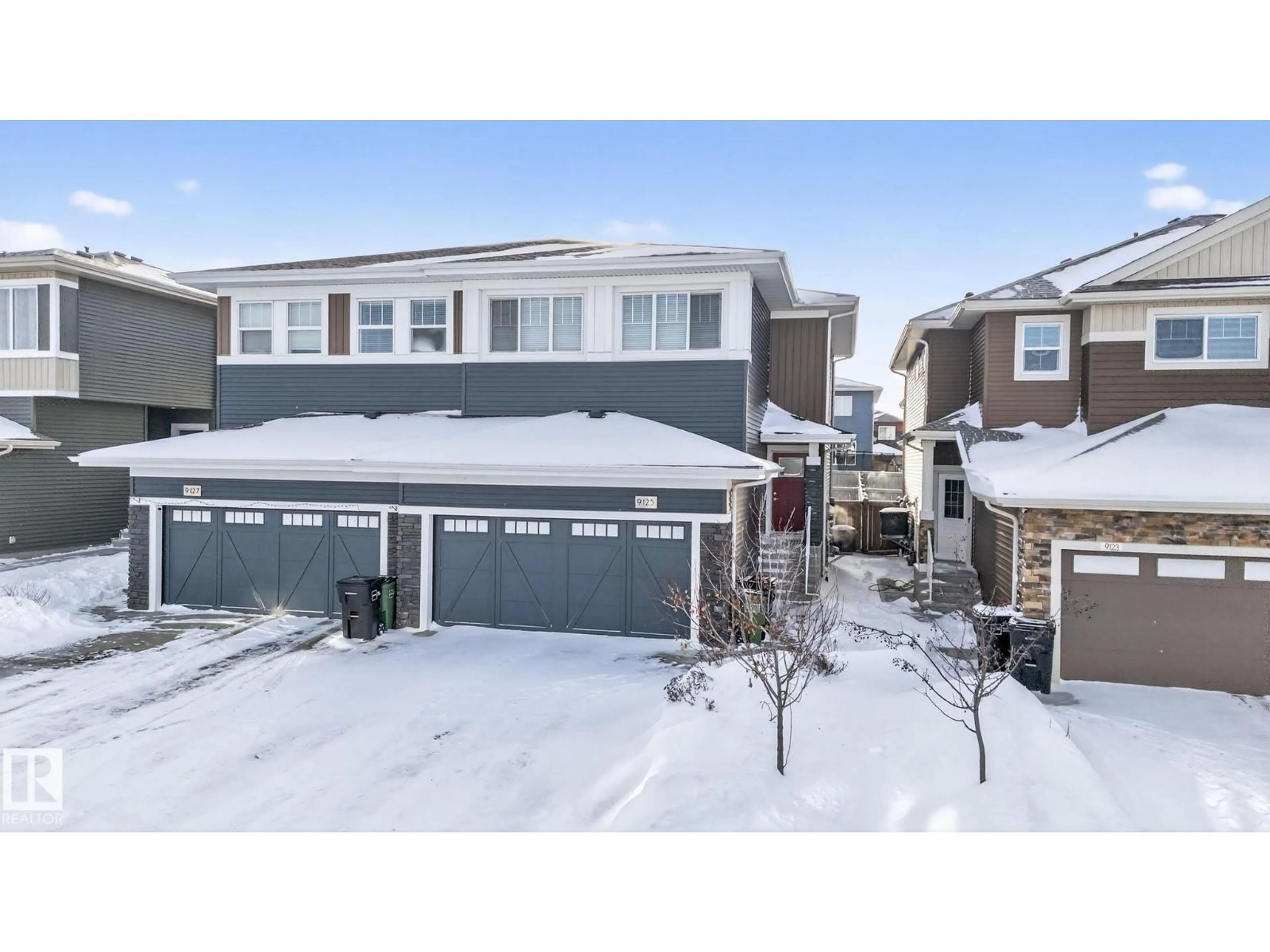 A pic from outside/outdoor area/front of a property/back of a property/a pic from drone, street for 9125 PEAR DR, Edmonton Alberta T6X2N7