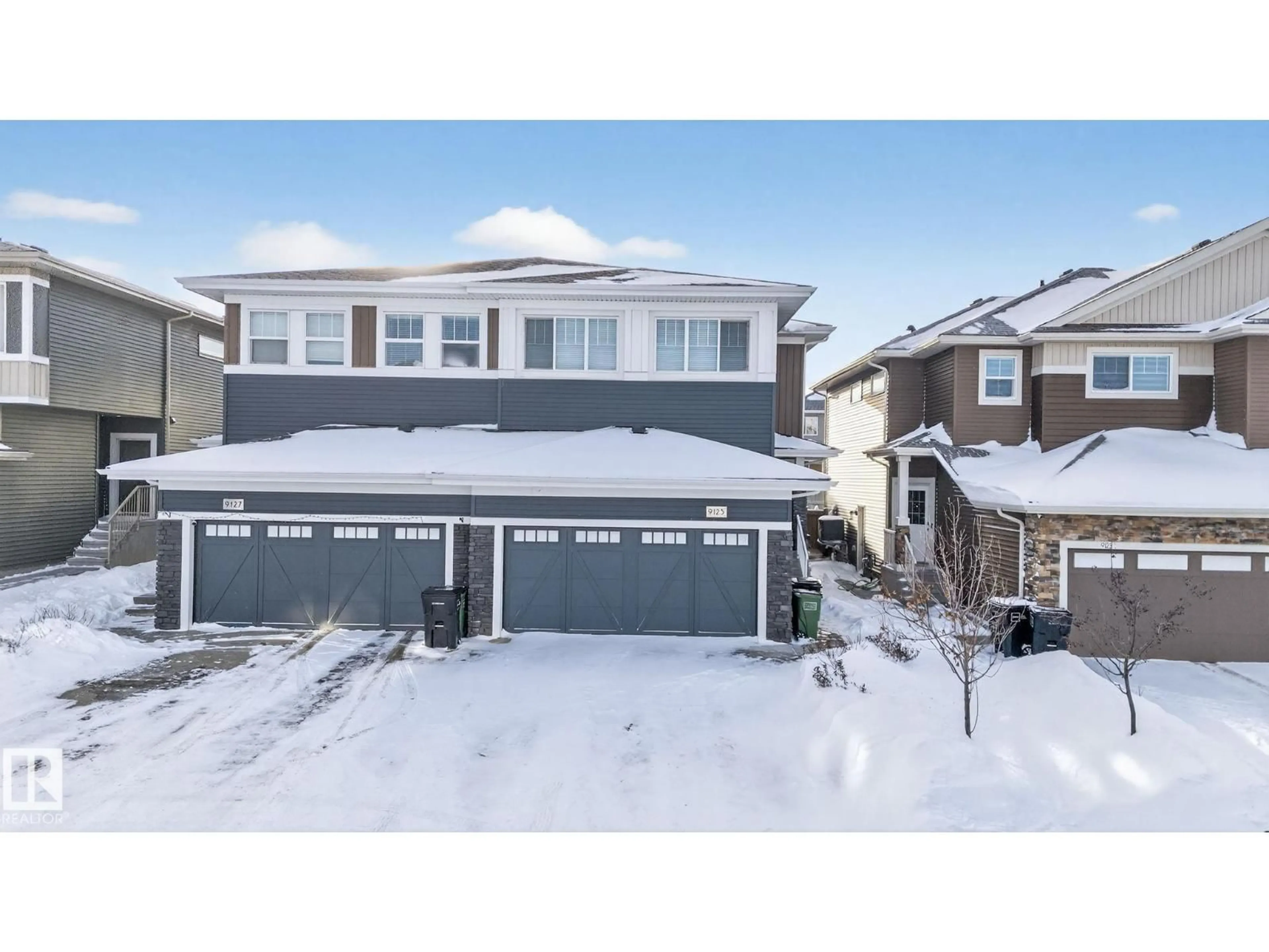 A pic from outside/outdoor area/front of a property/back of a property/a pic from drone, street for 9125 PEAR DR, Edmonton Alberta T6X2N7
