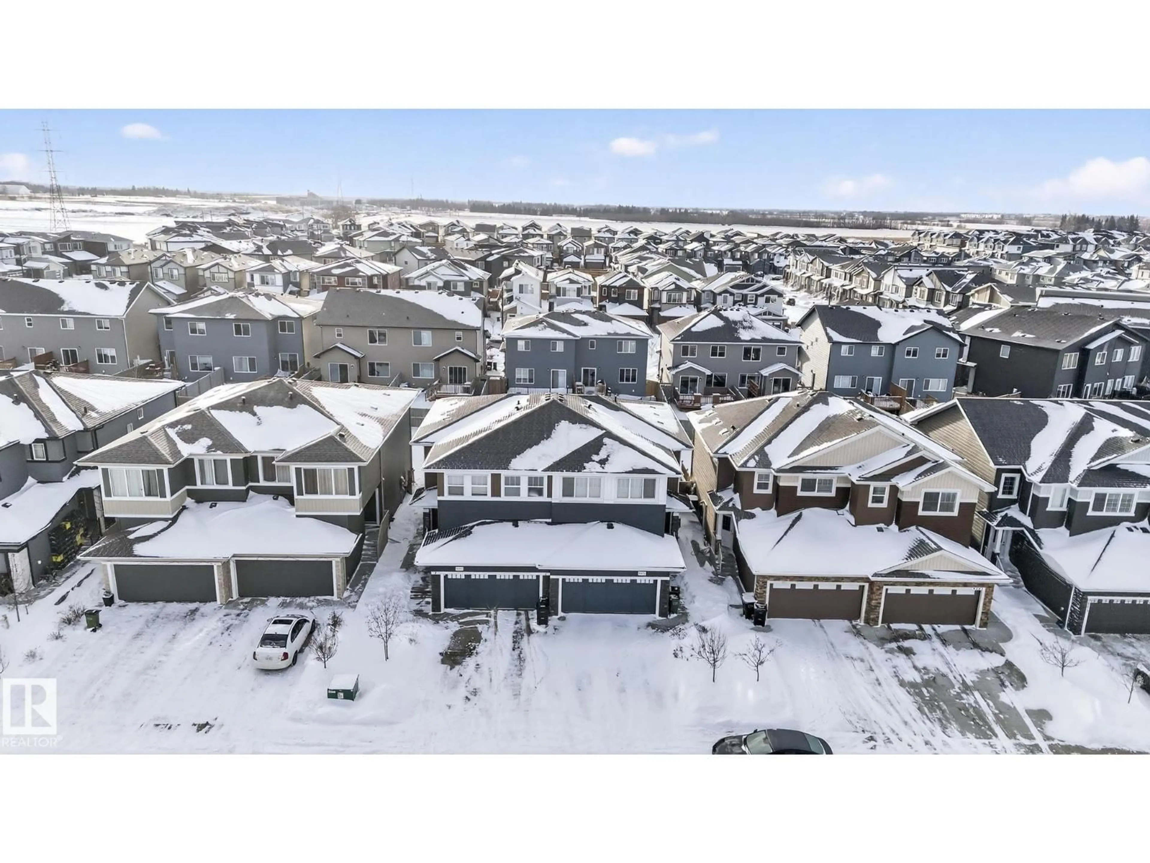 A pic from outside/outdoor area/front of a property/back of a property/a pic from drone, street for 9125 PEAR DR, Edmonton Alberta T6X2N7