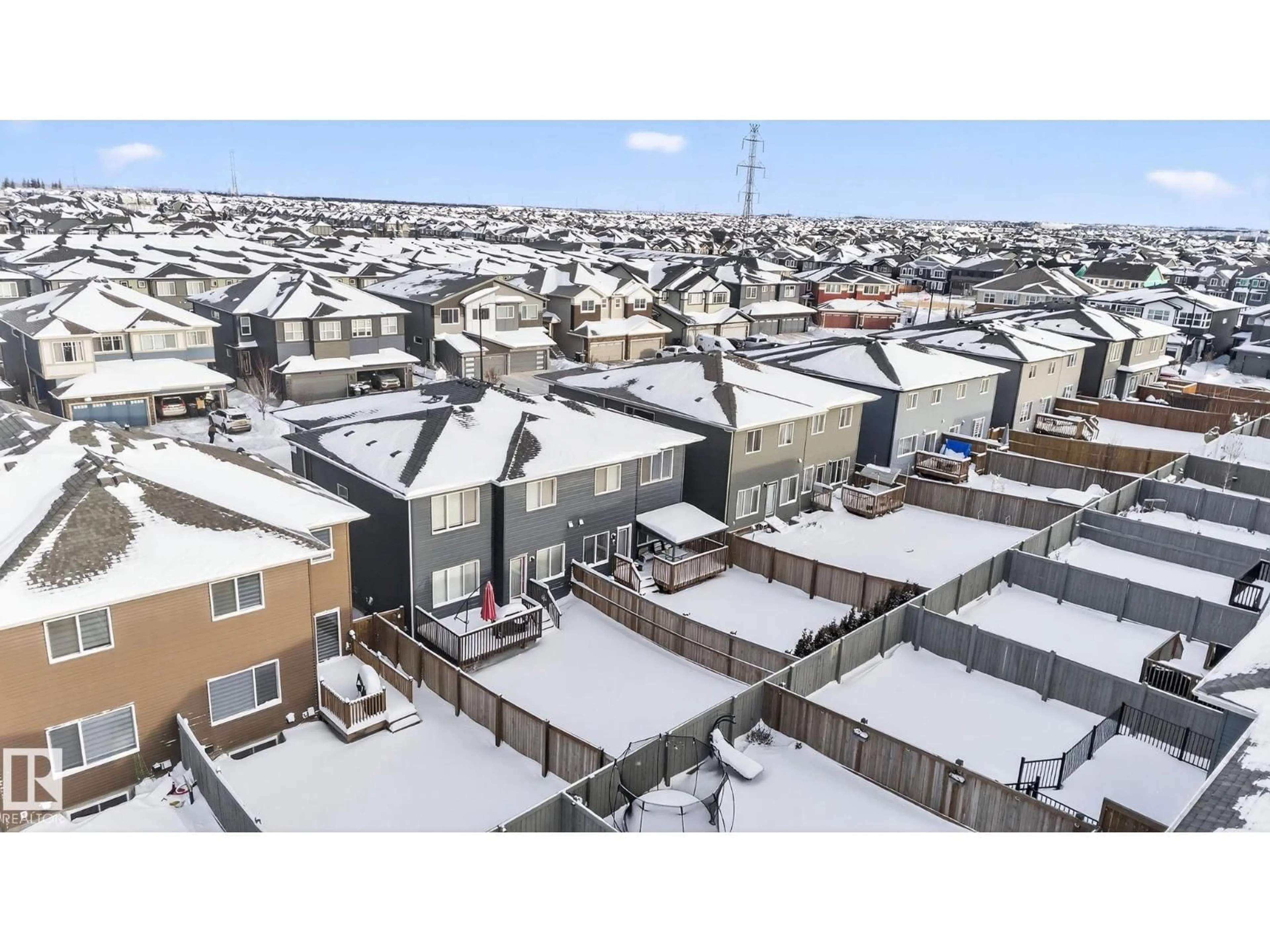 A pic from outside/outdoor area/front of a property/back of a property/a pic from drone, street for 9125 PEAR DR, Edmonton Alberta T6X2N7