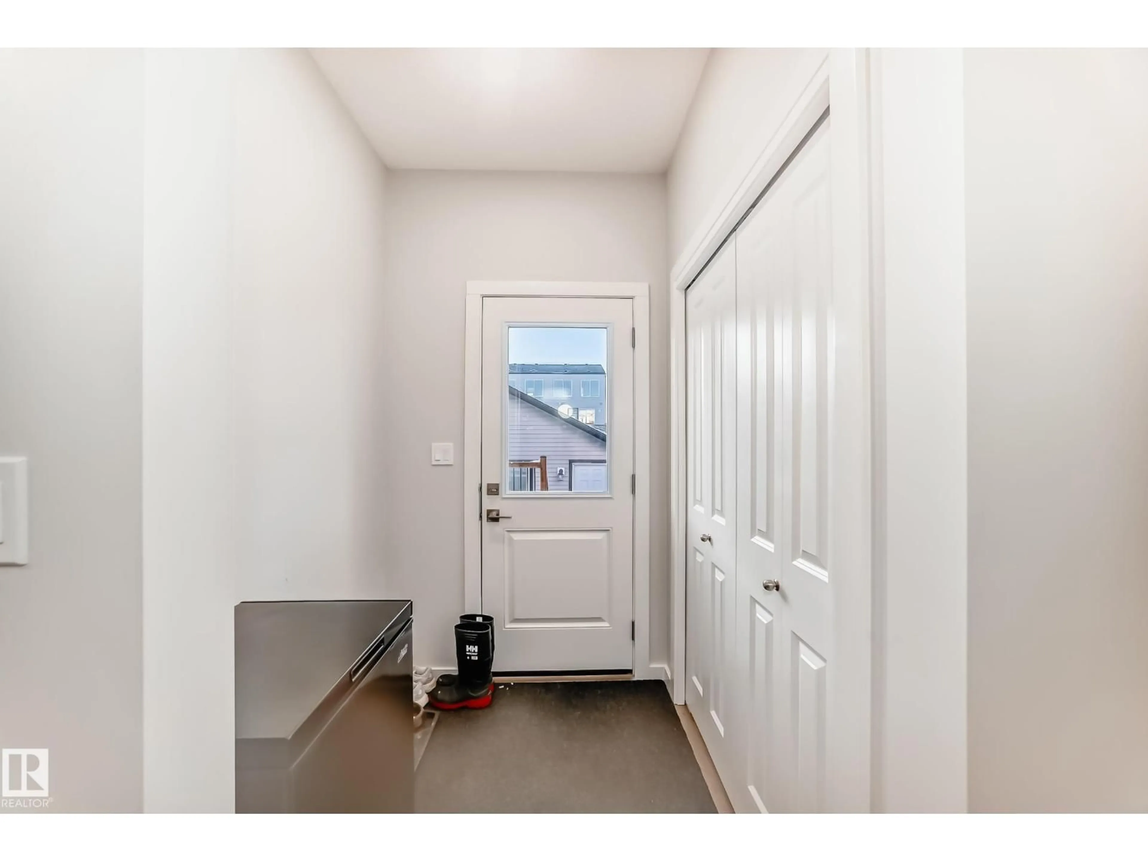 Indoor entryway for SW - 332 29 ST, Edmonton Alberta T6X3E7