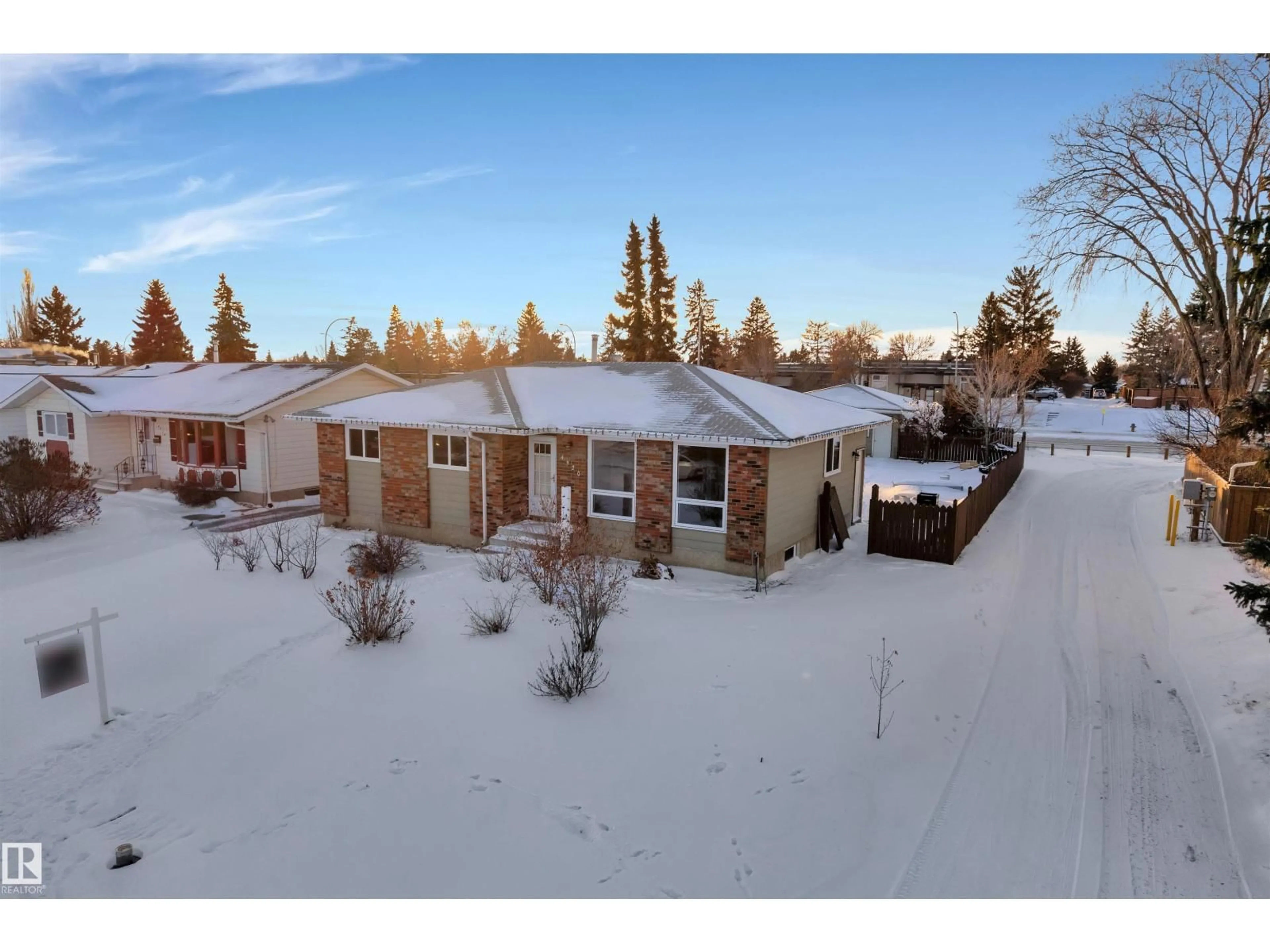A pic from outside/outdoor area/front of a property/back of a property/a pic from drone, street for 4320 74 ST, Edmonton Alberta T6K0W2