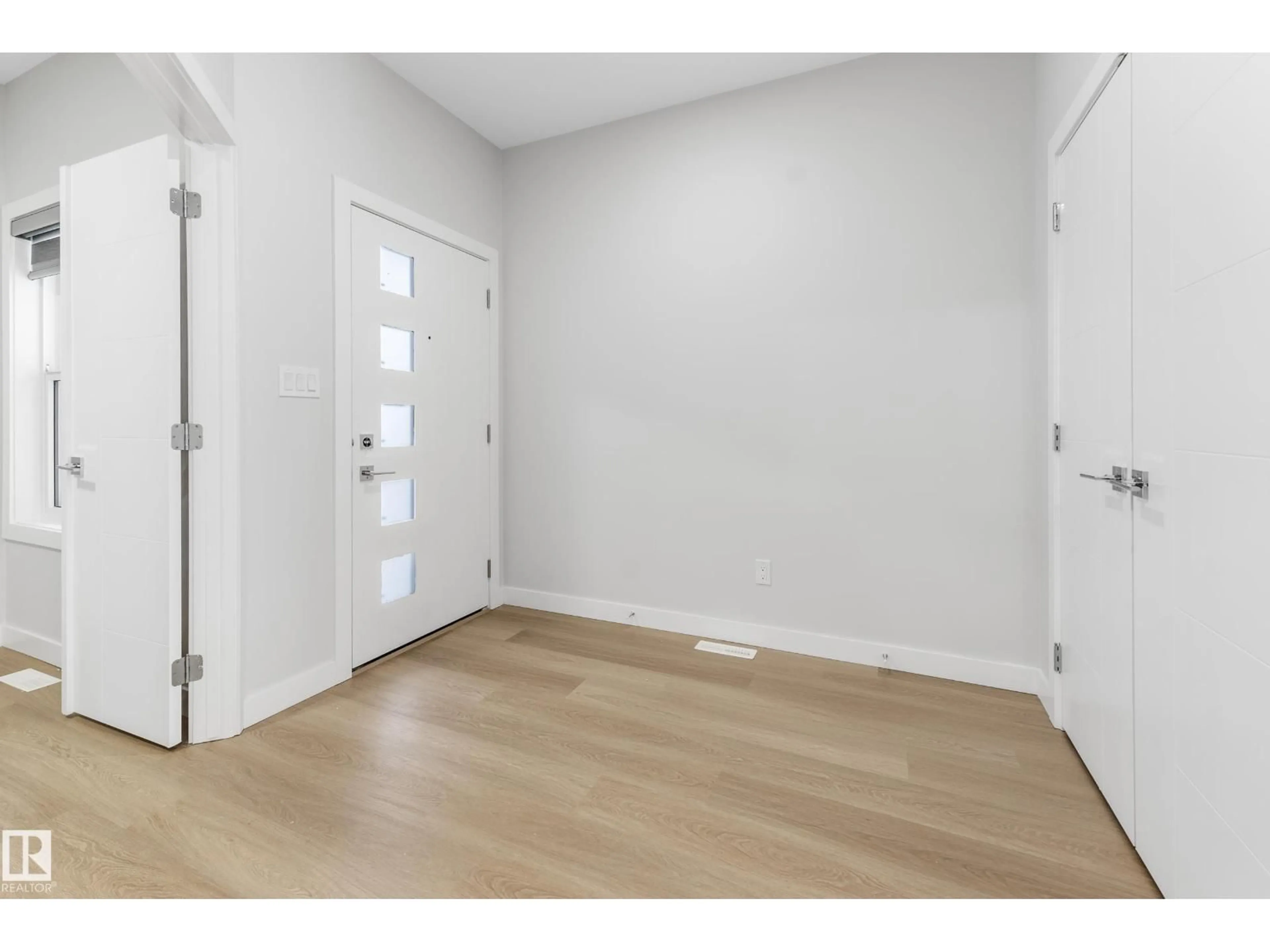 Indoor entryway for 11 WESTWYCK, Spruce Grove Alberta T7X4E9