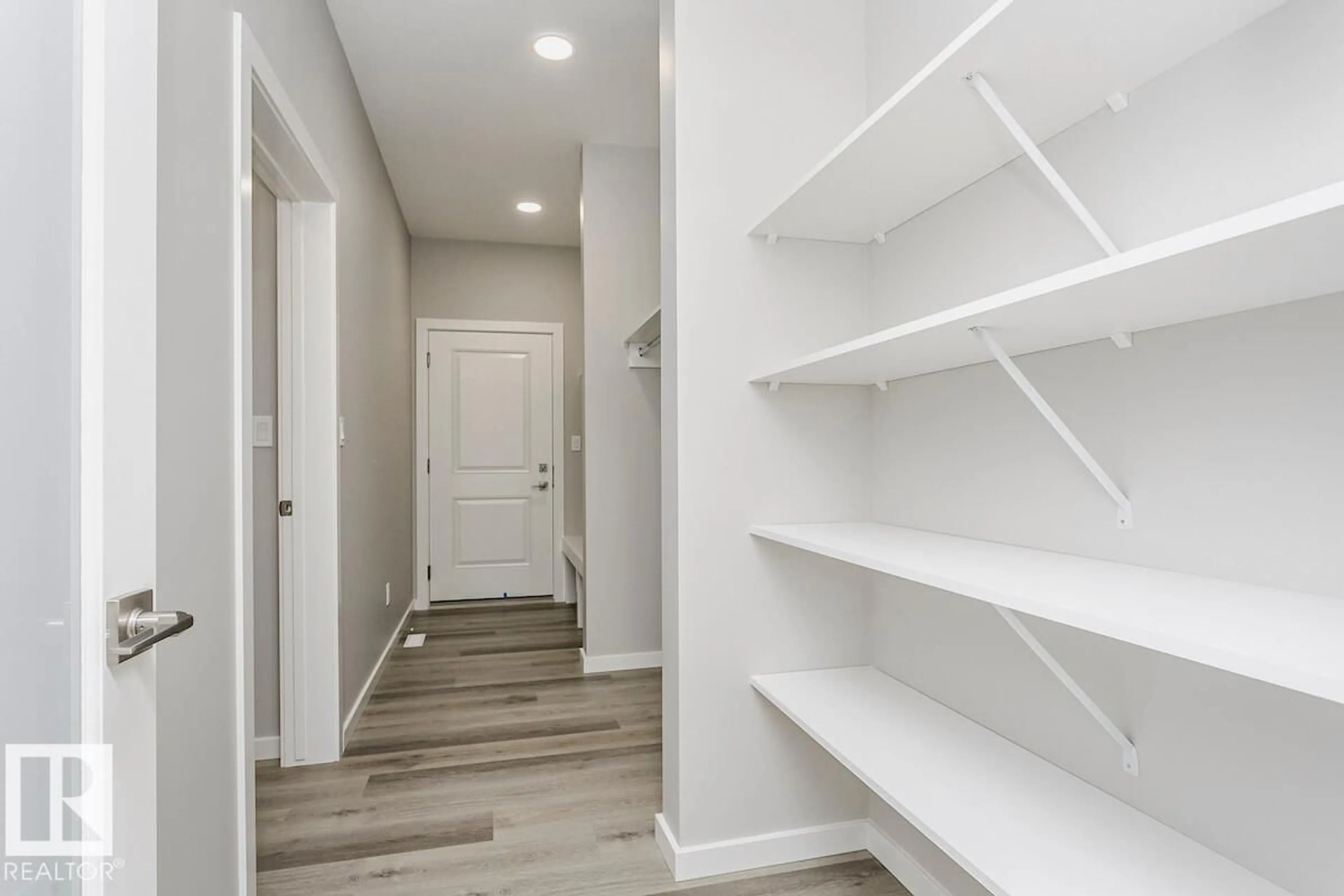 Unknown for SW - 6267 29 AV, Edmonton Alberta T6J6C8