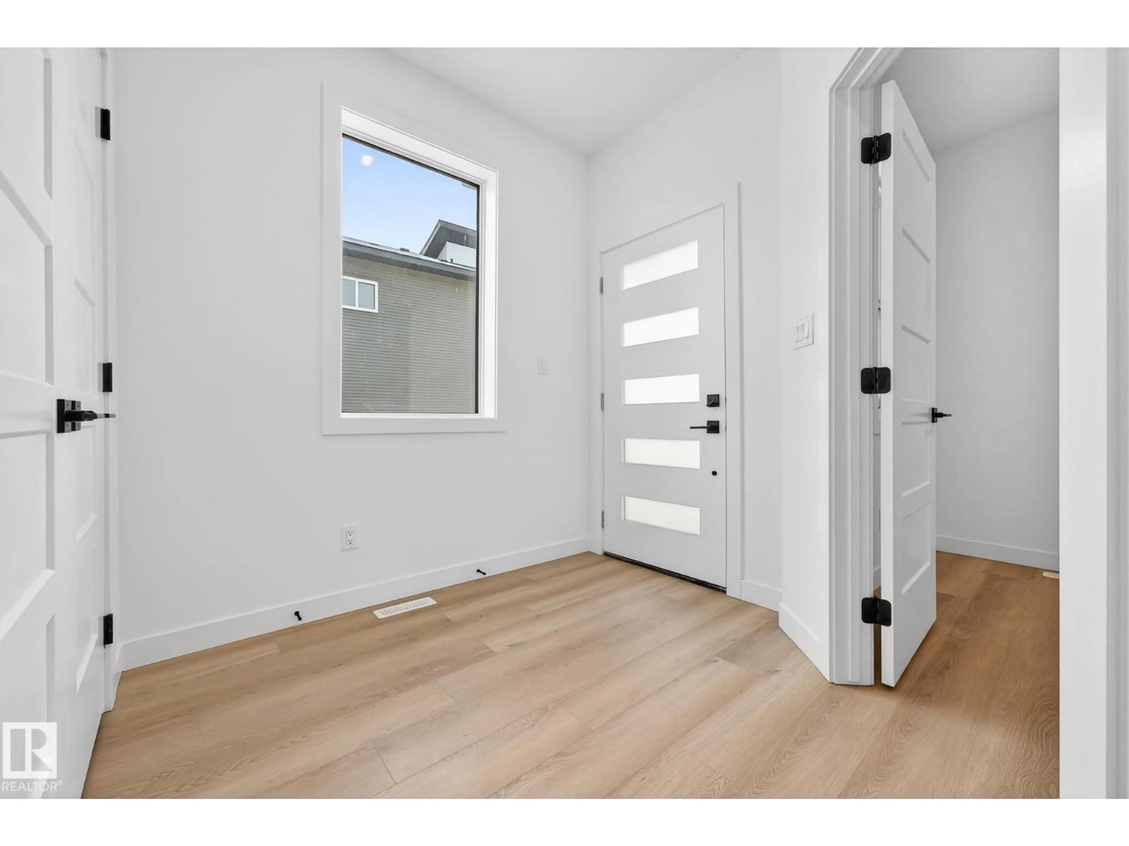 Indoor entryway for 49 ELDRIDGE POINT, St. Albert Alberta T8T1R8