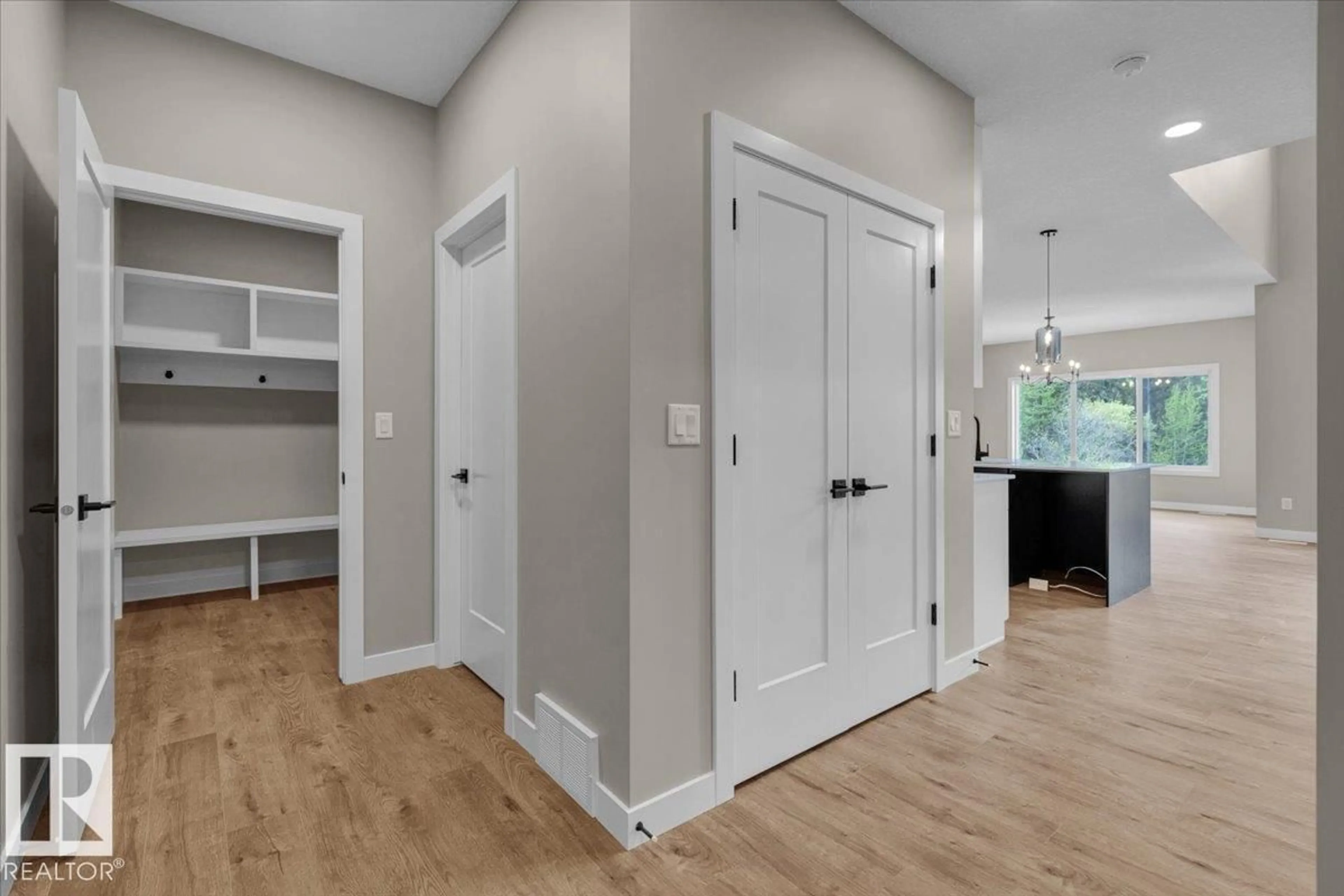 Indoor entryway for 170 CALEDON CR, Spruce Grove Alberta T7X4E3