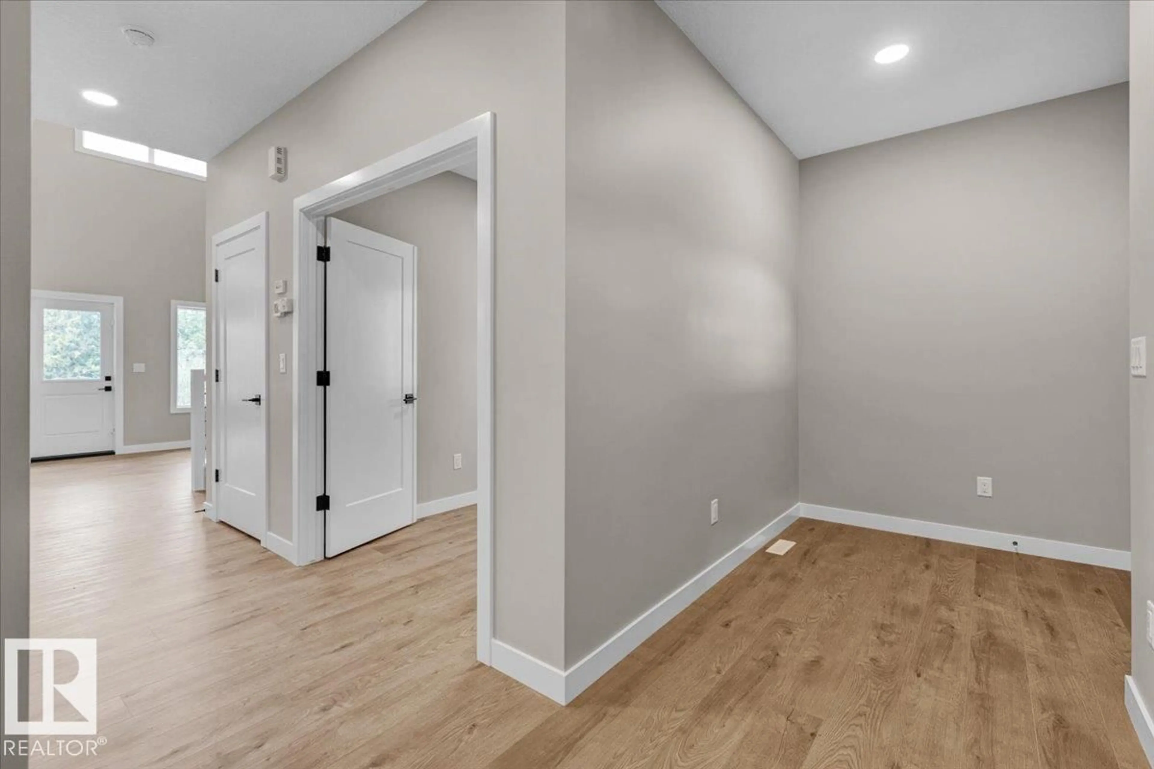 Indoor entryway for 170 CALEDON CR, Spruce Grove Alberta T7X4E3