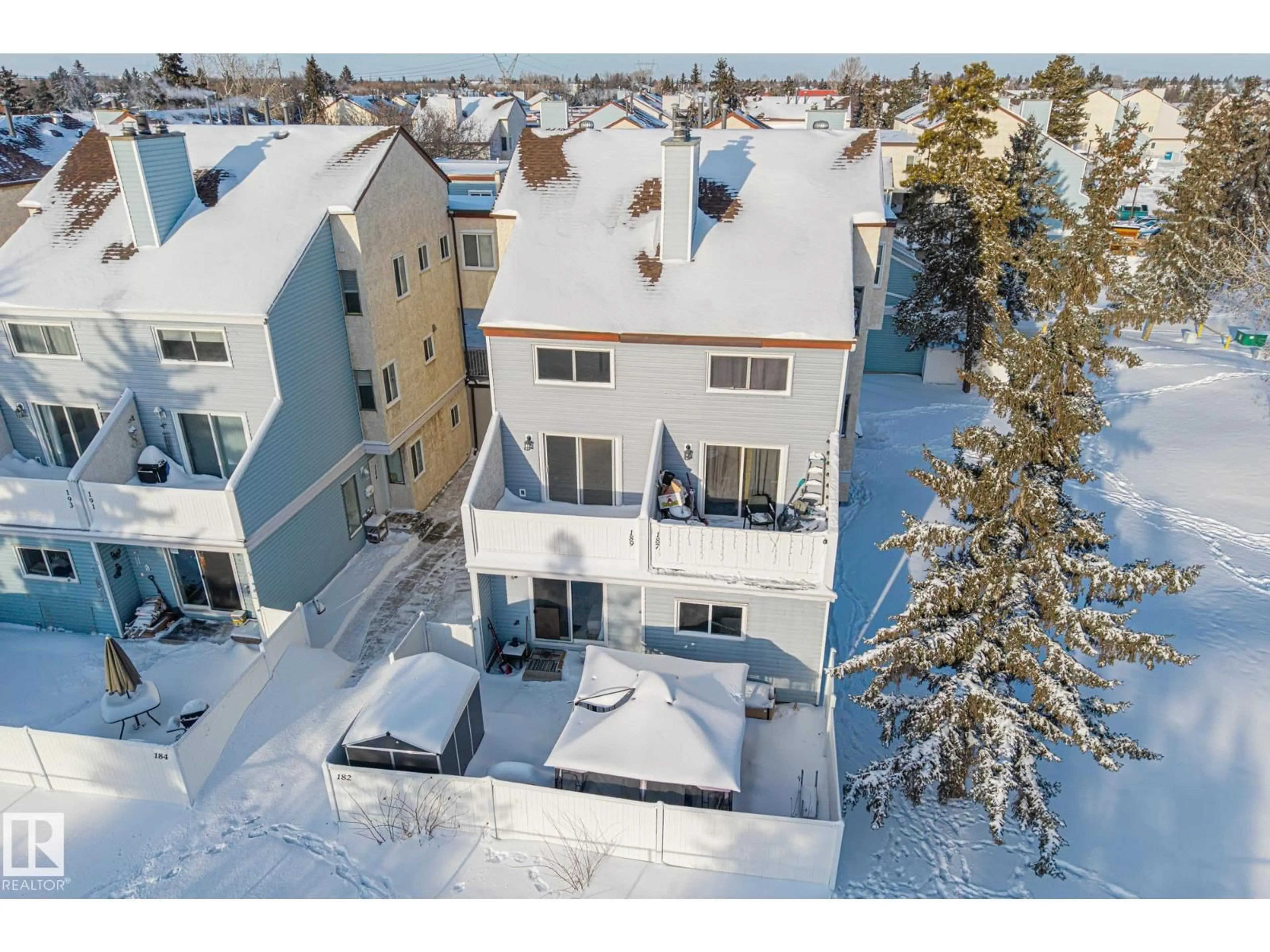 A pic from outside/outdoor area/front of a property/back of a property/a pic from drone, street for 189 LANCASTER TC, Edmonton Alberta T5X5T2