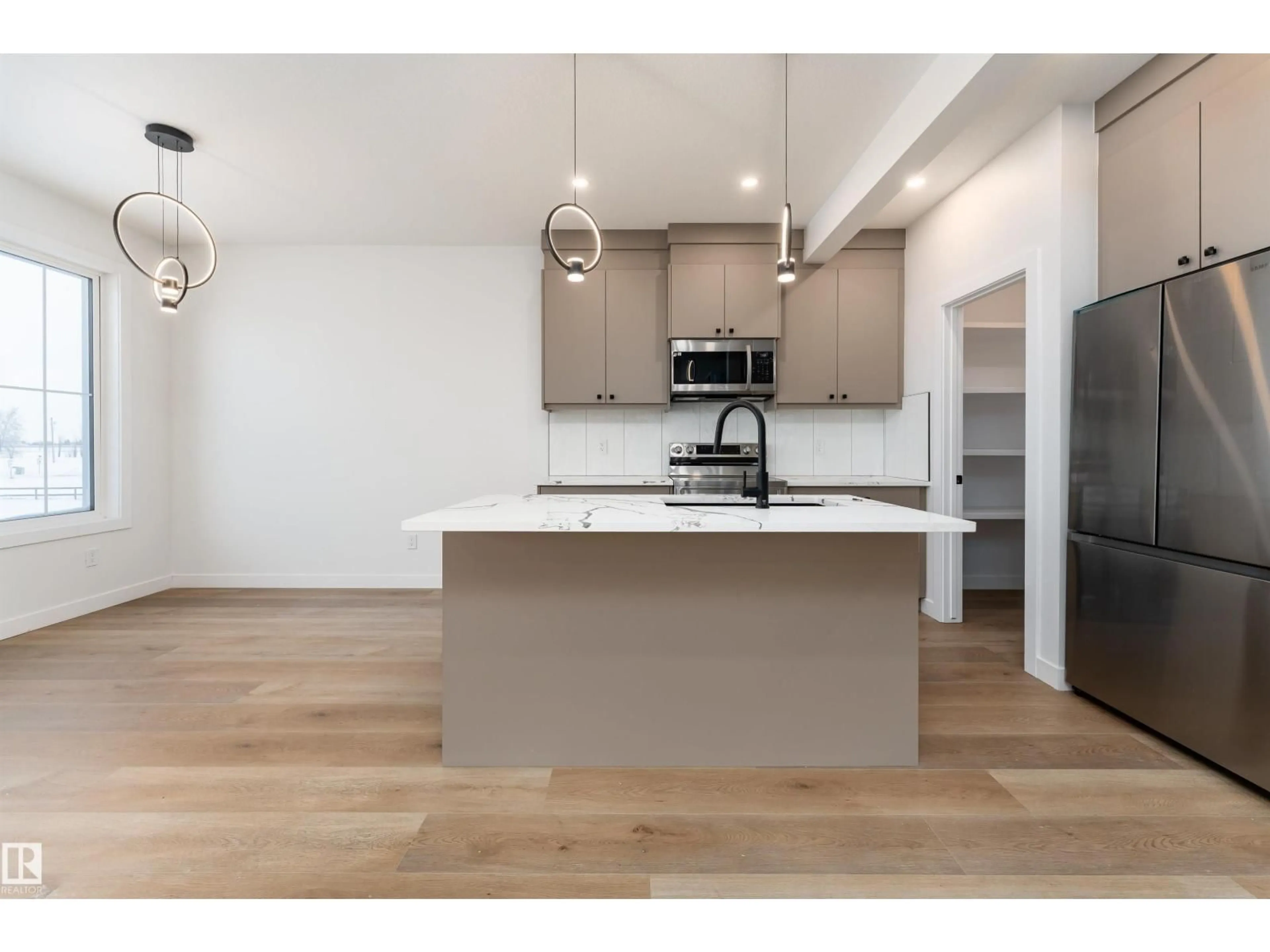 Open concept kitchen, wood/laminate floor for 186 ELLIOT WD, Fort Saskatchewan Alberta T8L1R8