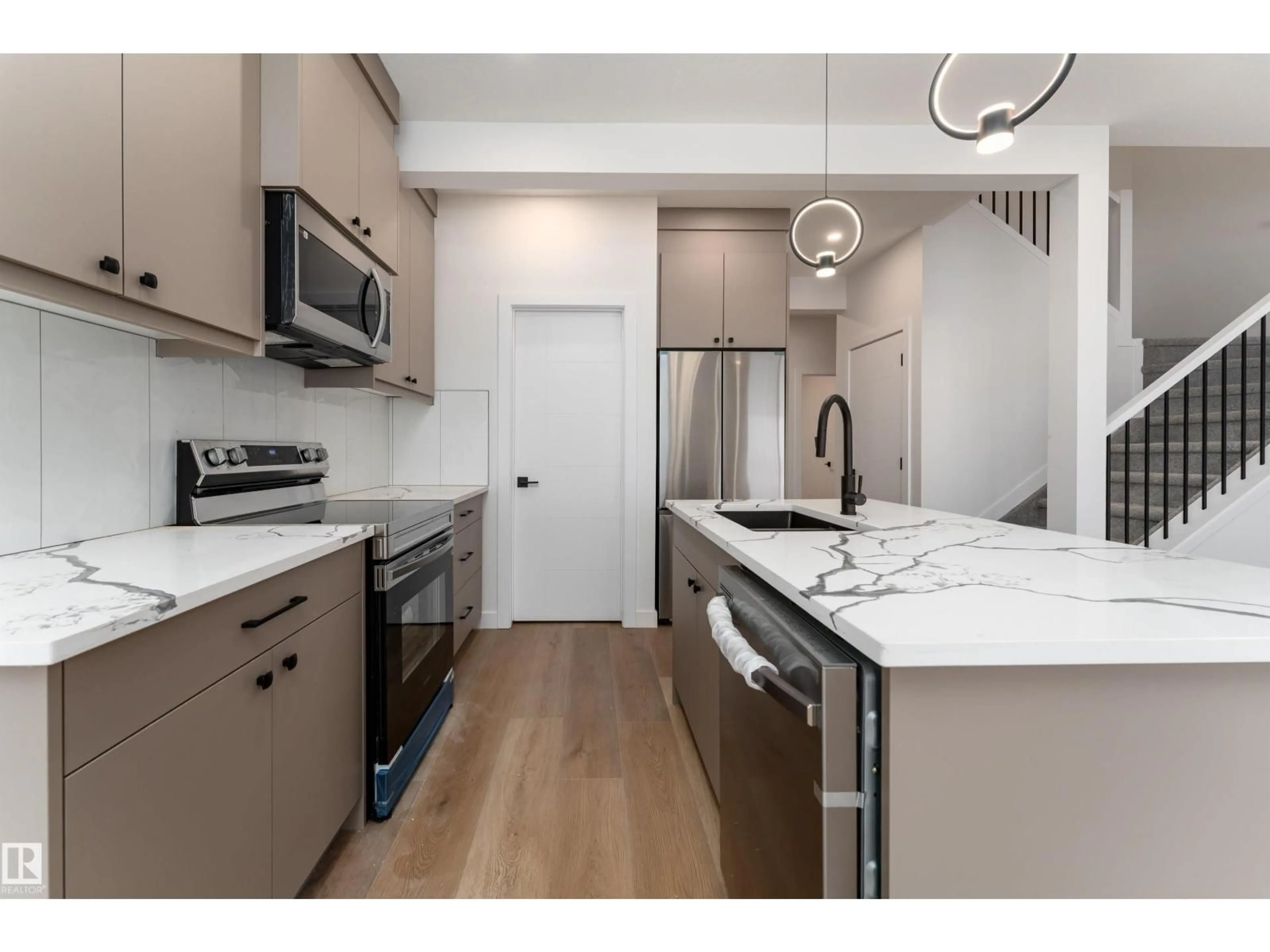 Open concept kitchen, unknown for 186 ELLIOT WD, Fort Saskatchewan Alberta T8L1R8