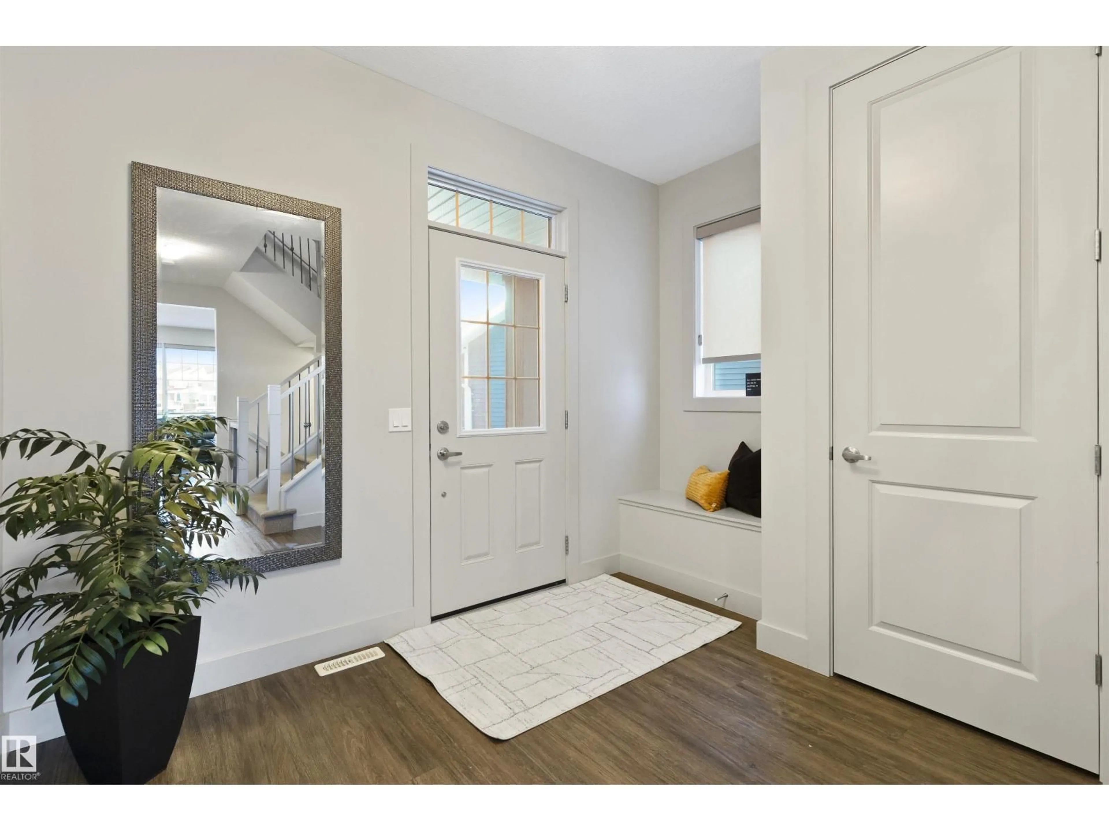 Indoor entryway for 3925 CHERRY COVE CV, Edmonton Alberta T6X2B3