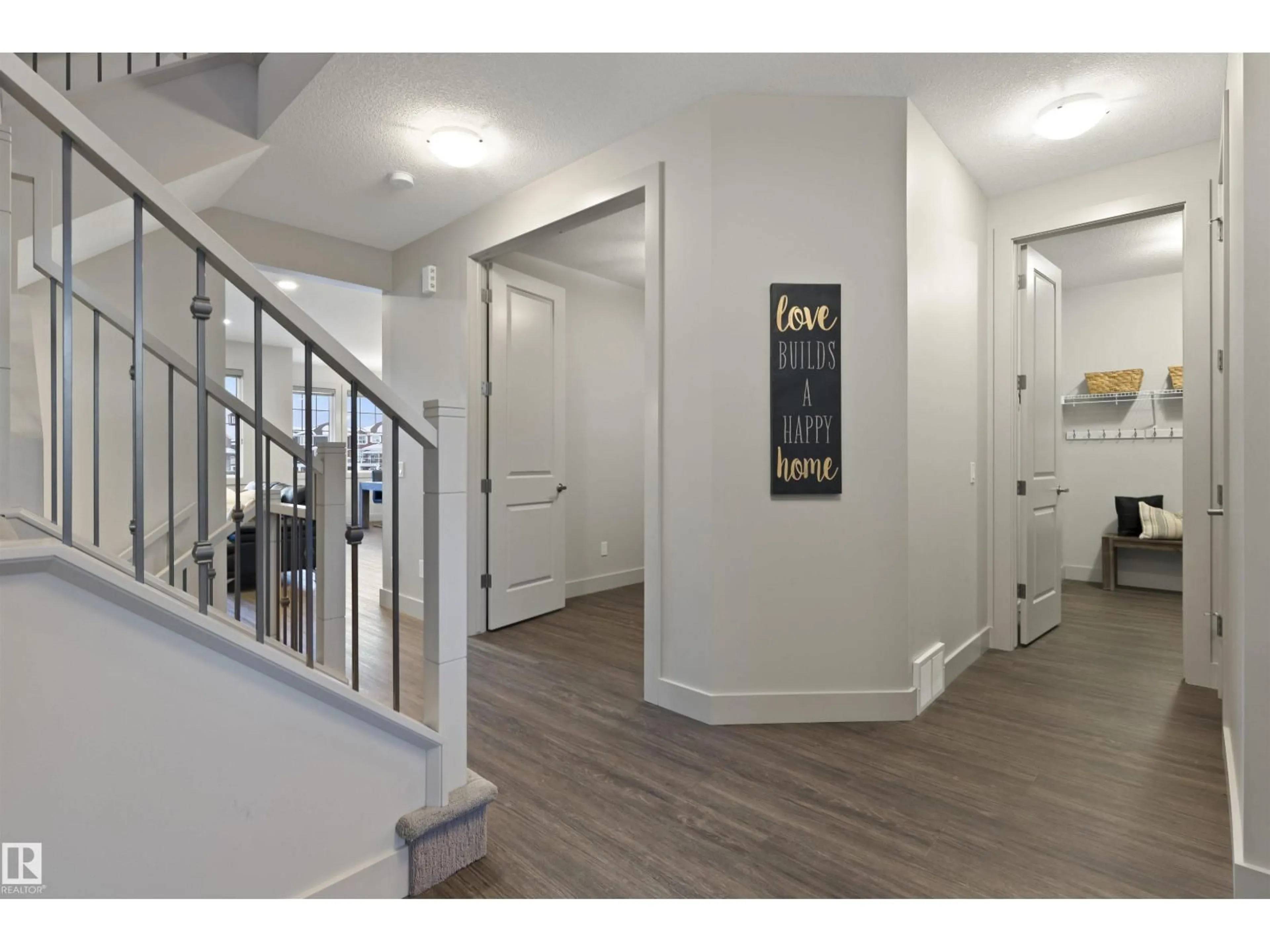 Indoor entryway for 3925 CHERRY COVE CV, Edmonton Alberta T6X2B3