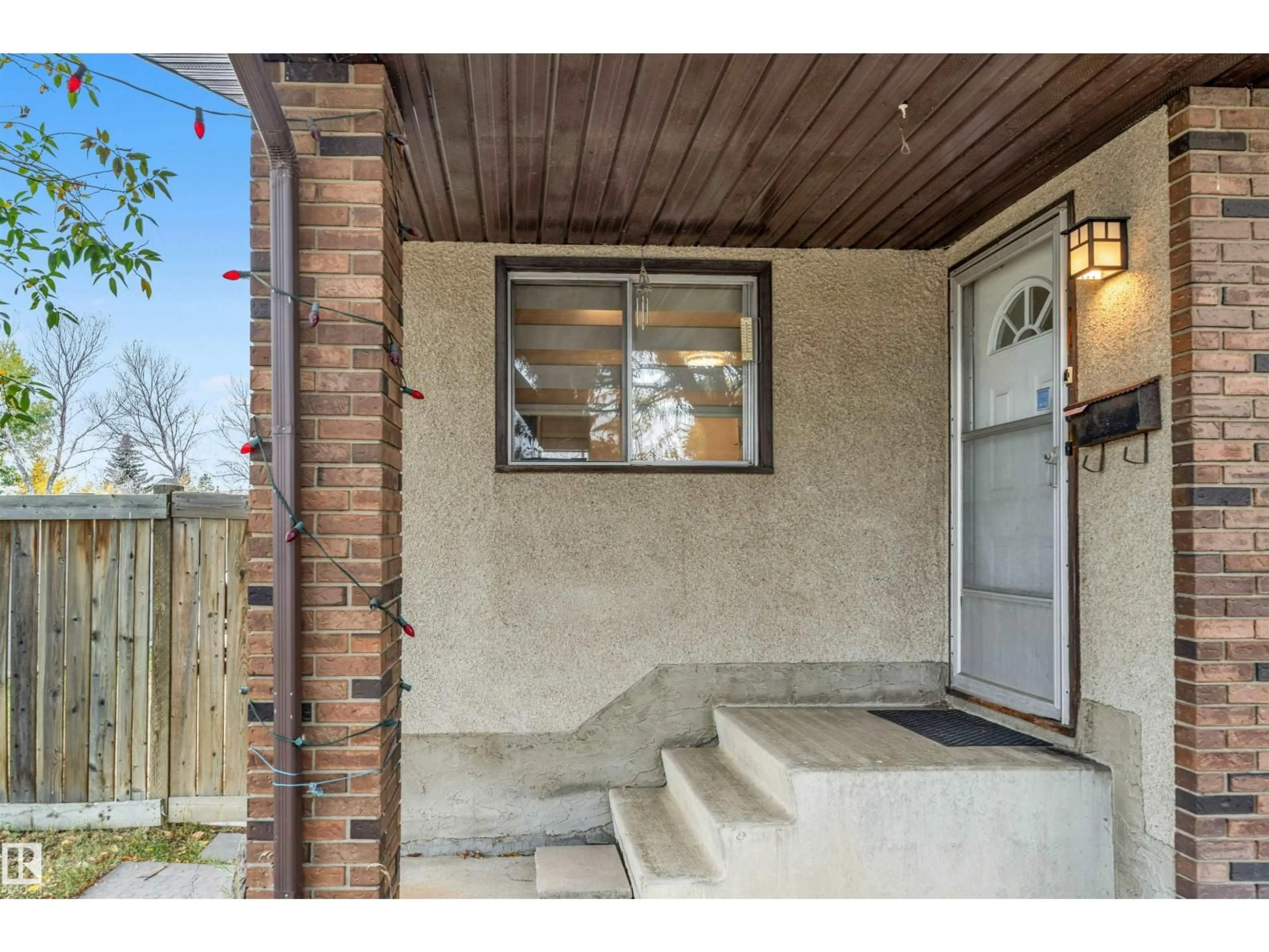 Indoor entryway for NW - 15304 121 ST, Edmonton Alberta T5X4K4