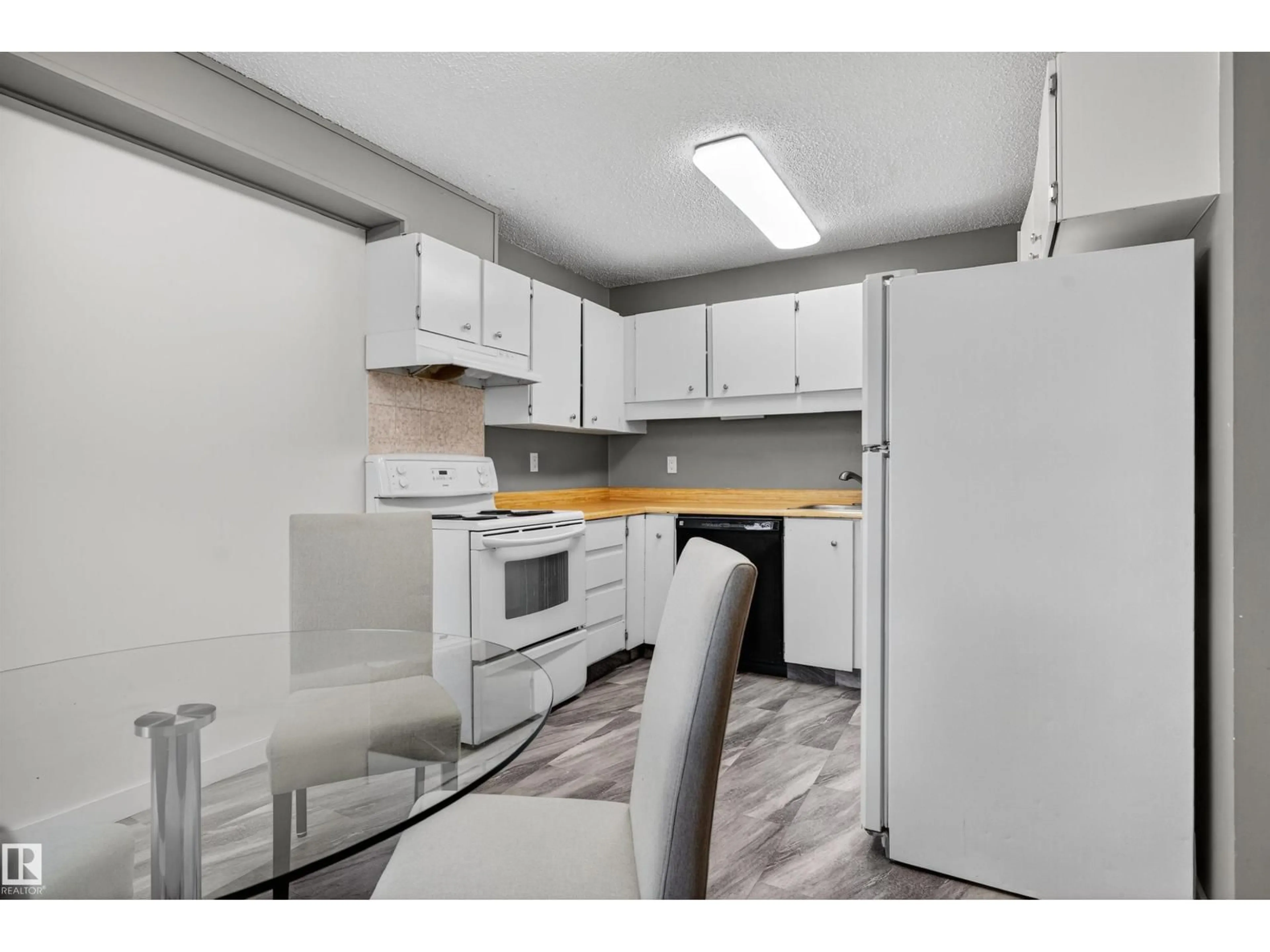 Standard kitchen, wood/laminate floor for NW - 14017 121 ST, Edmonton Alberta T5X4H8