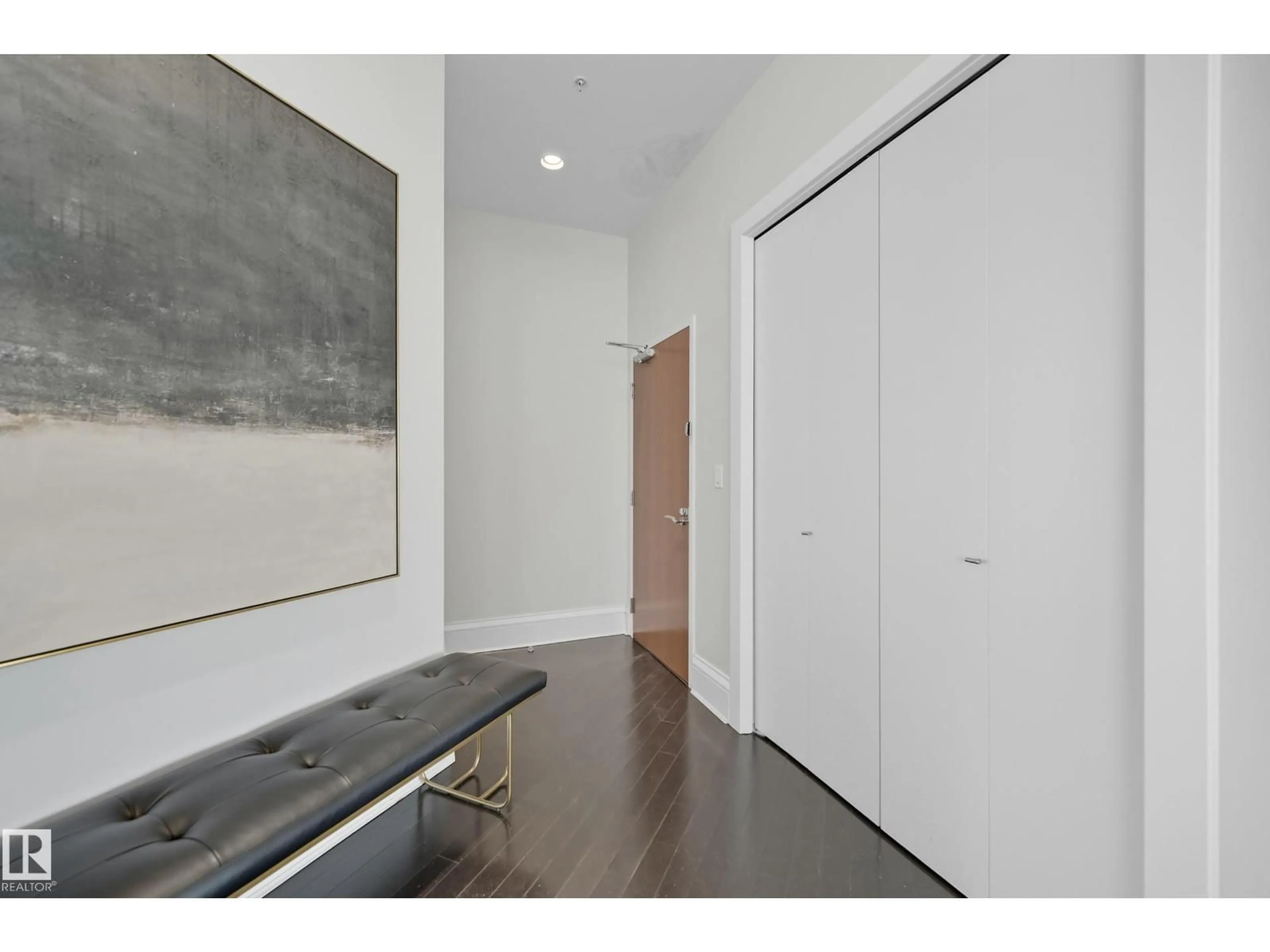 Indoor entryway for 3502 104 ST NW, Edmonton Alberta T5J0B6