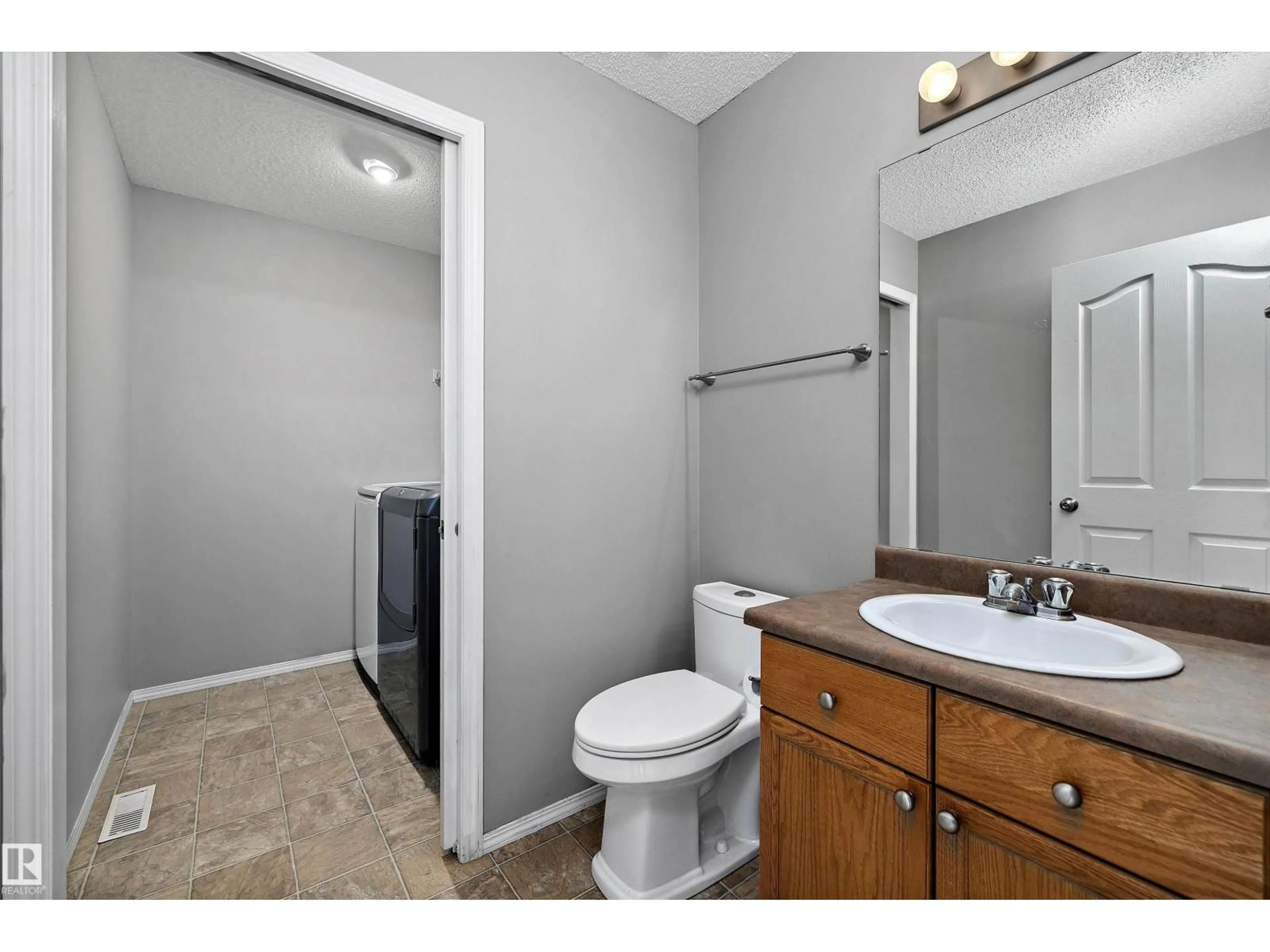Standard bathroom, unknown for 17 FOXBORO LN, Sherwood Park Alberta T8A6M7