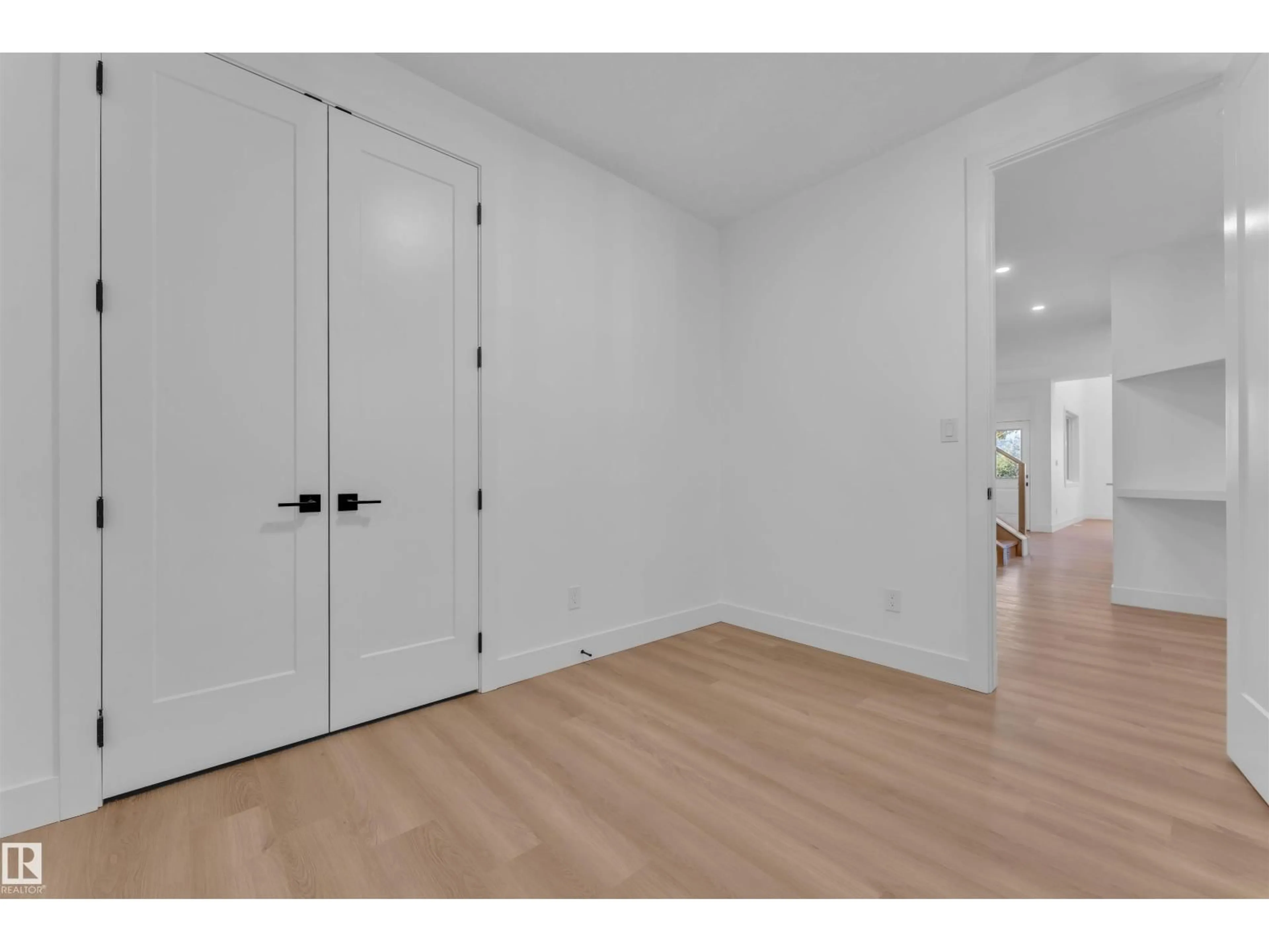 Unknown for SW - 127 24 ST, Edmonton Alberta T6X3K4