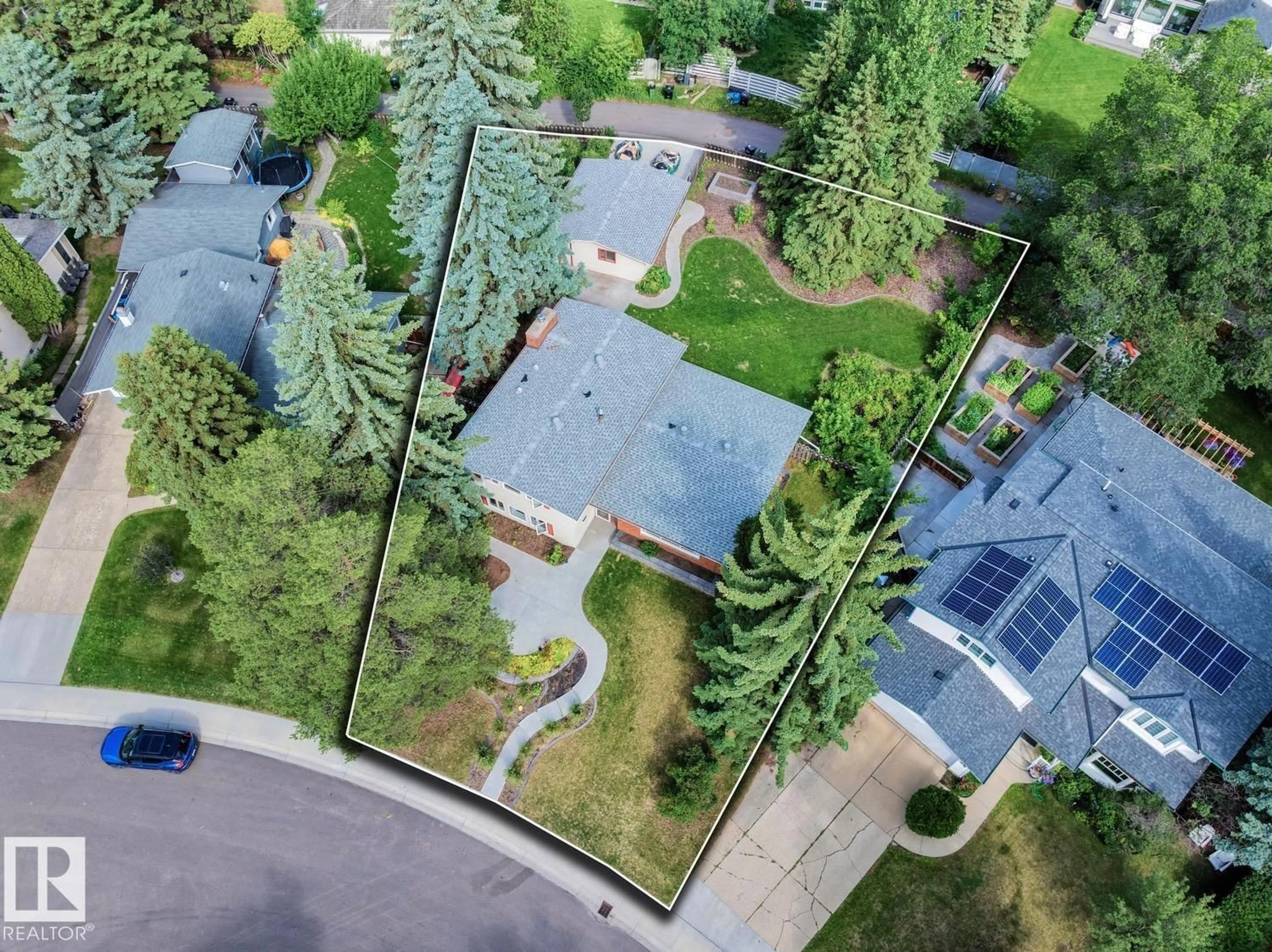 A pic from outside/outdoor area/front of a property/back of a property/a pic from drone, unknown for 6628 124 ST, Edmonton Alberta T6H3V3