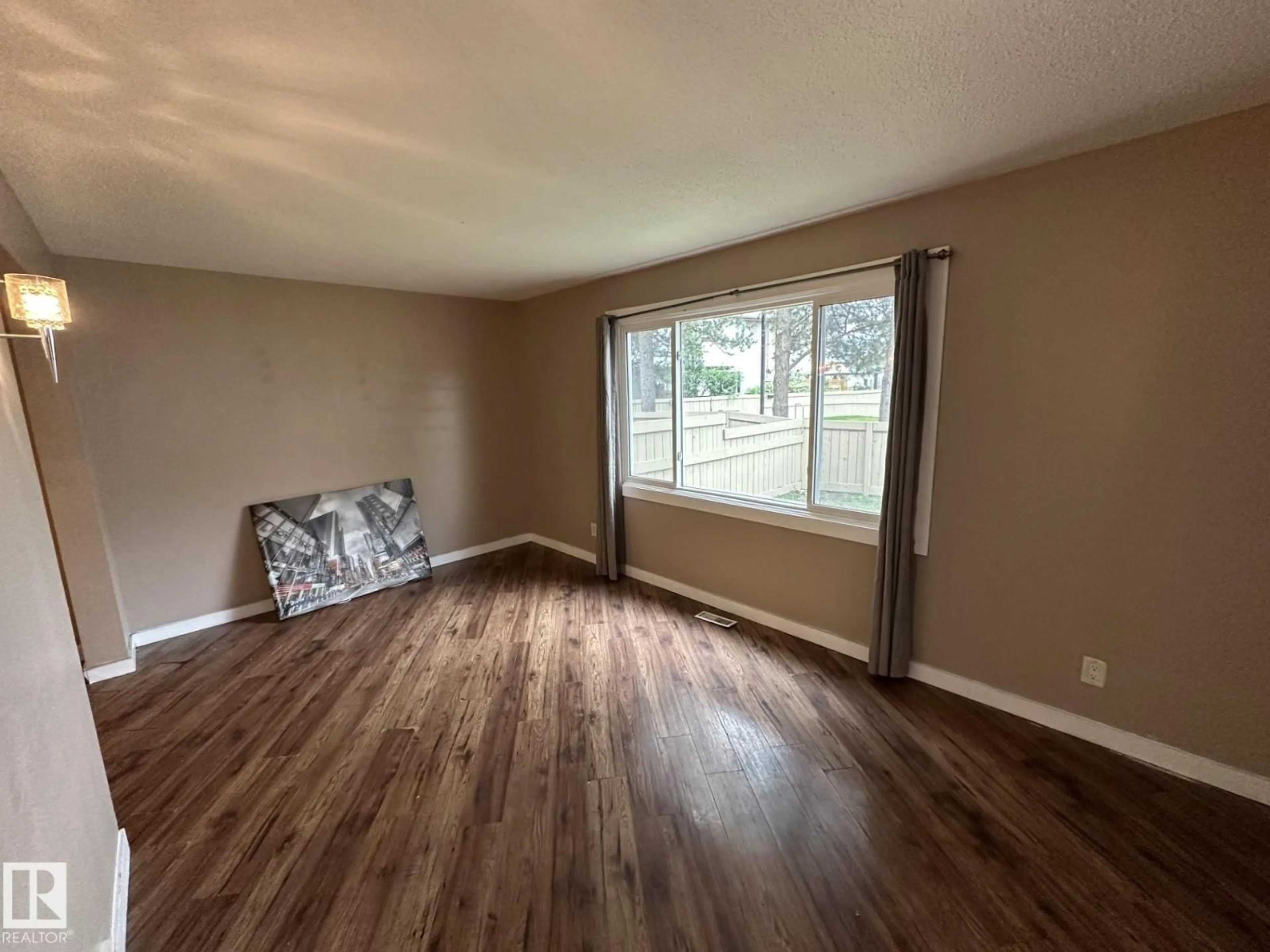 A pic of a room for #11 - 14110 80 ST, Edmonton Alberta T5C1L6