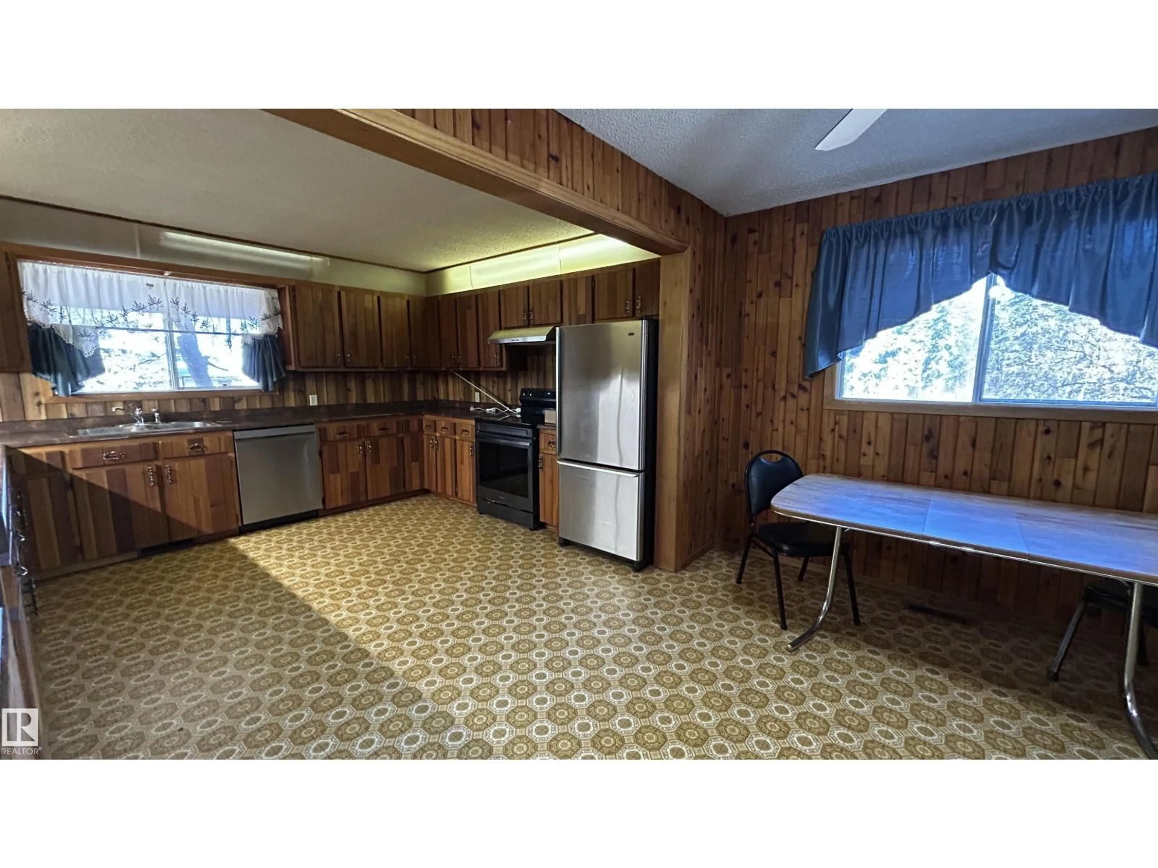 Standard kitchen, unknown for 10018 TWP RD 612, Rural St. Paul County Alberta T0A2K0