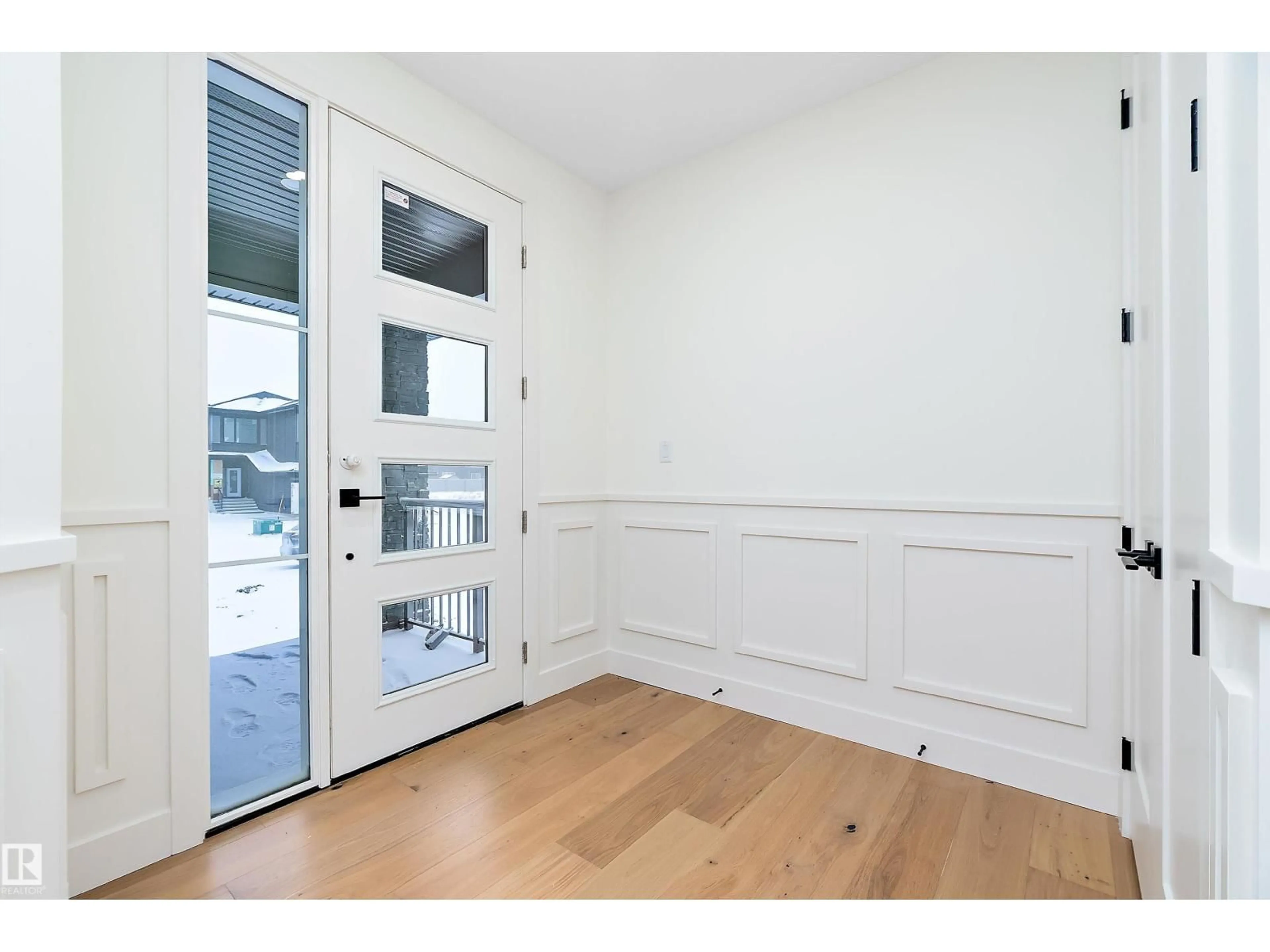 Indoor entryway for 6887 KNOX LO SW, Edmonton Alberta T6W4R4