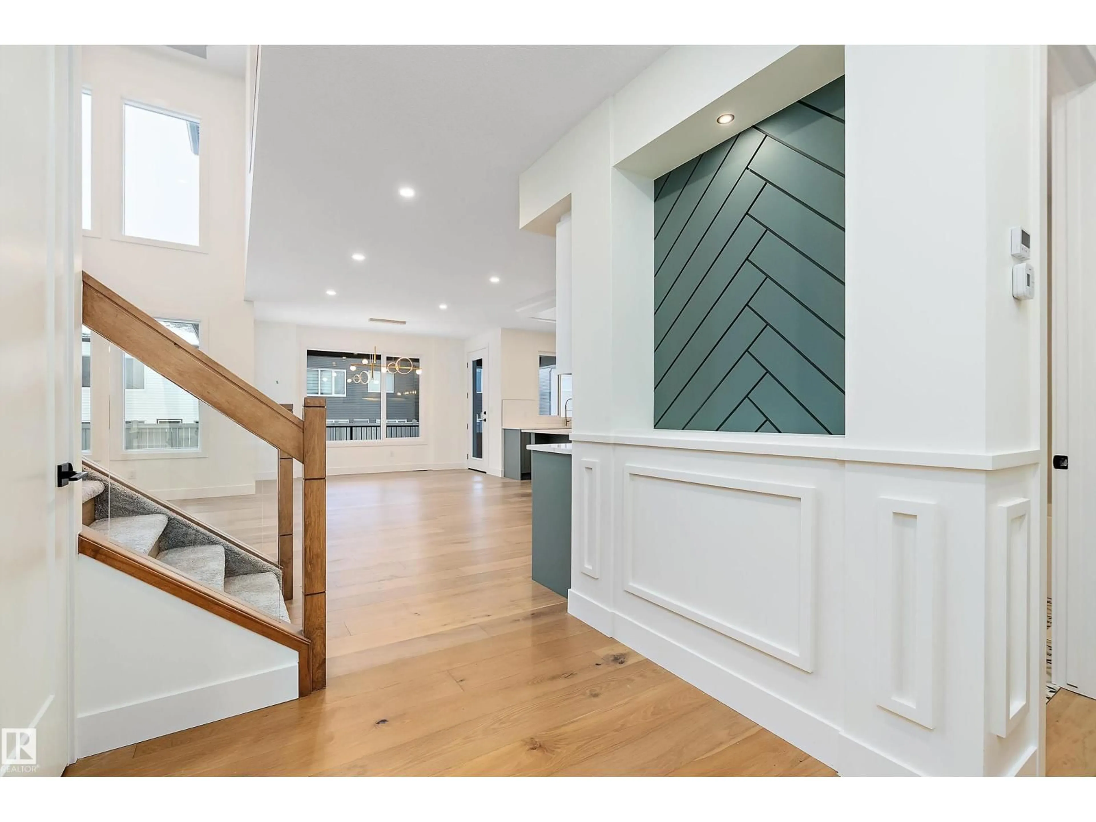 Indoor entryway for 6887 KNOX LO SW, Edmonton Alberta T6W4R4