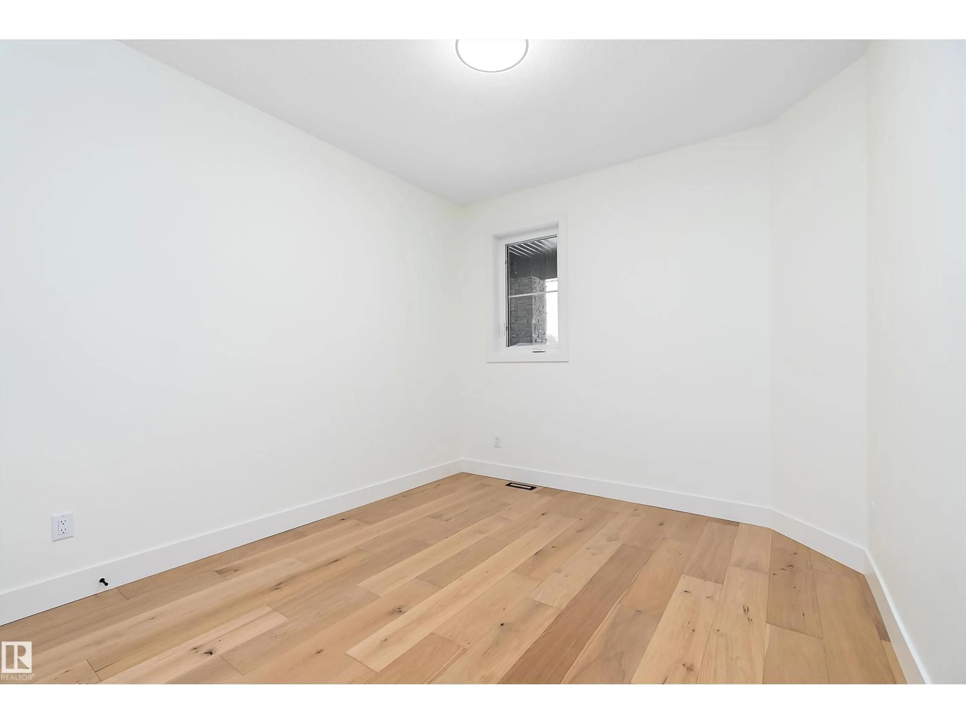 A pic of a room for 6887 KNOX LO SW, Edmonton Alberta T6W4R4