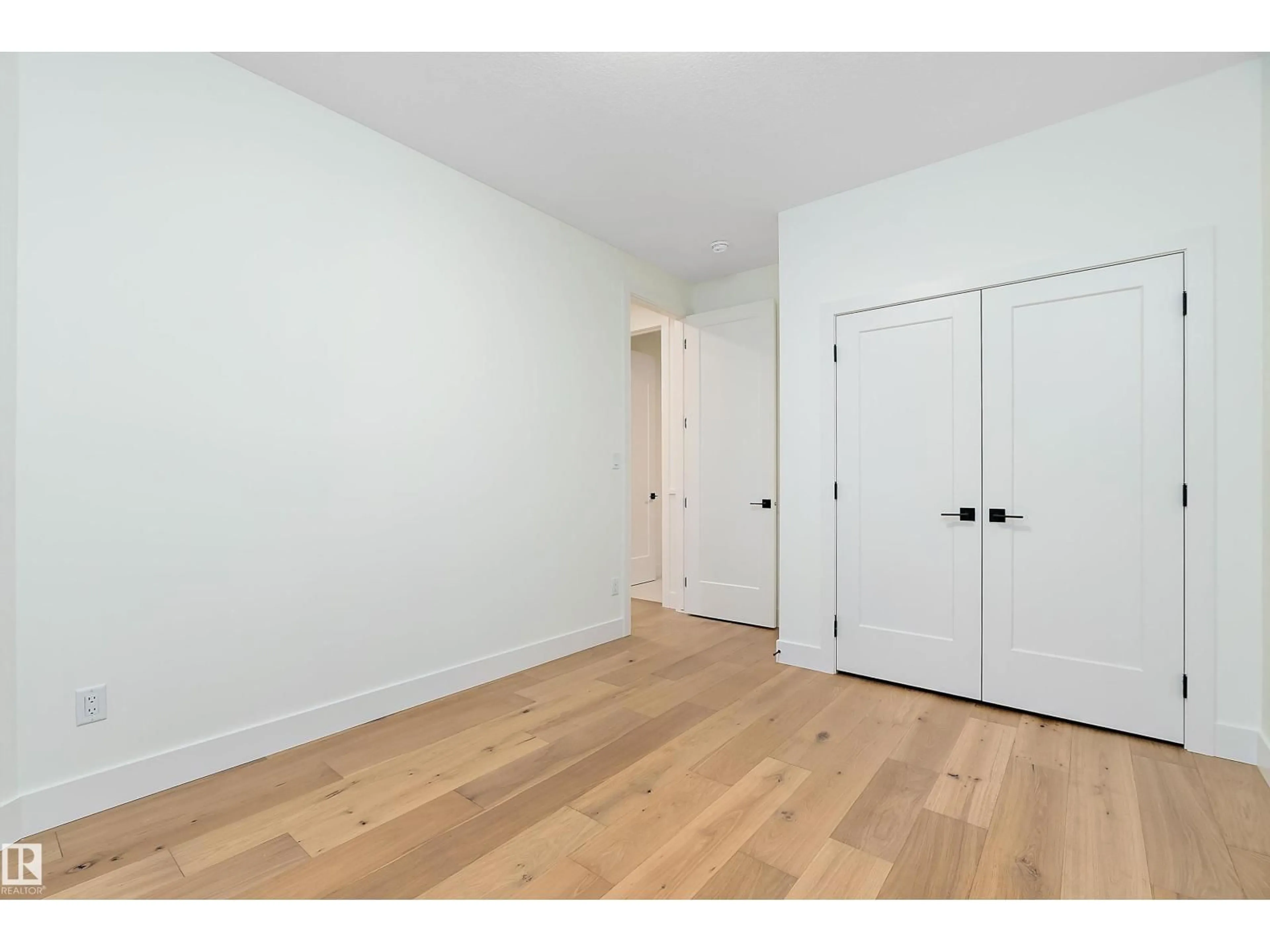 Unknown for 6887 KNOX LO SW, Edmonton Alberta T6W4R4