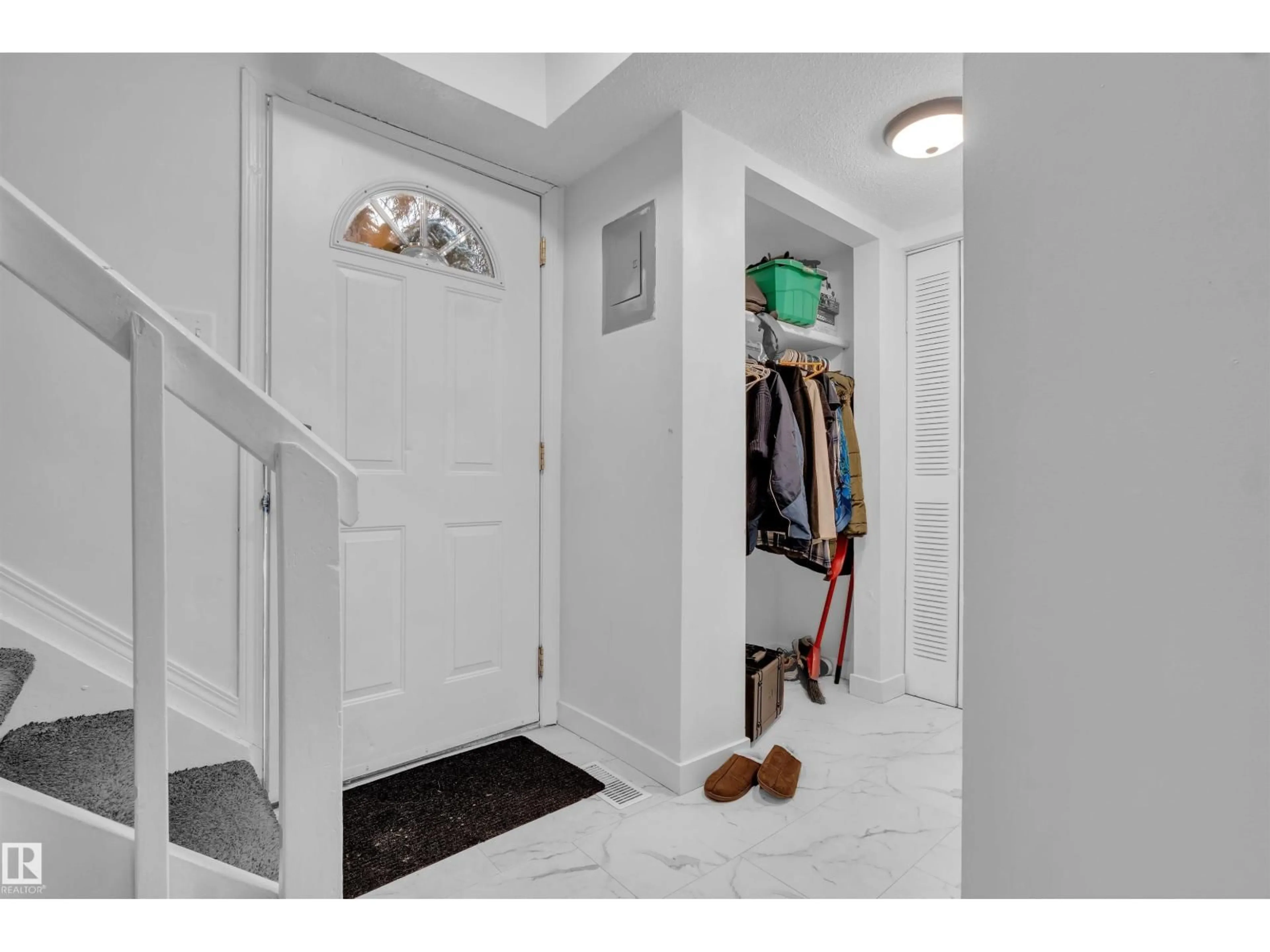 Indoor entryway for NW - 8F MEADOWLARK VG, Edmonton Alberta T5R5X3