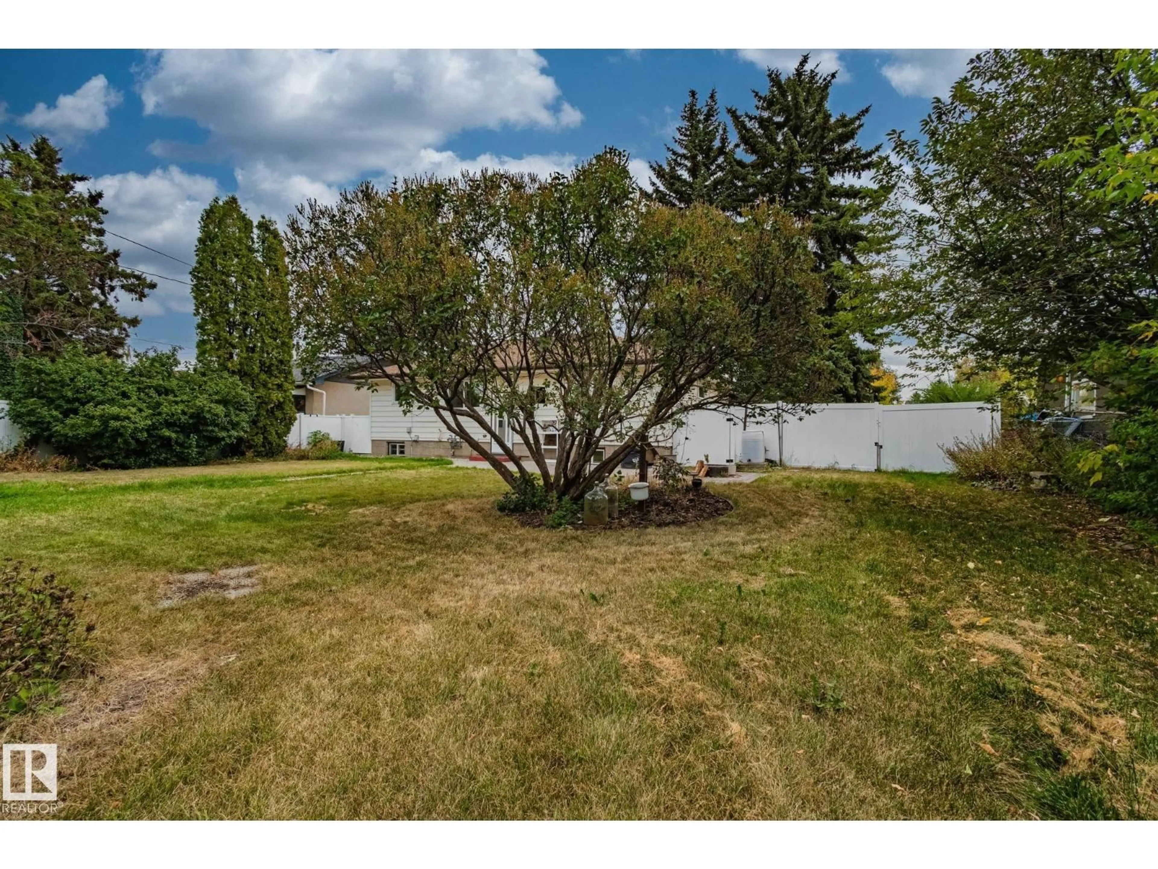 A pic from outside/outdoor area/front of a property/back of a property/a pic from drone, unknown for NW - 10324 50 ST, Edmonton Alberta T6A2C4