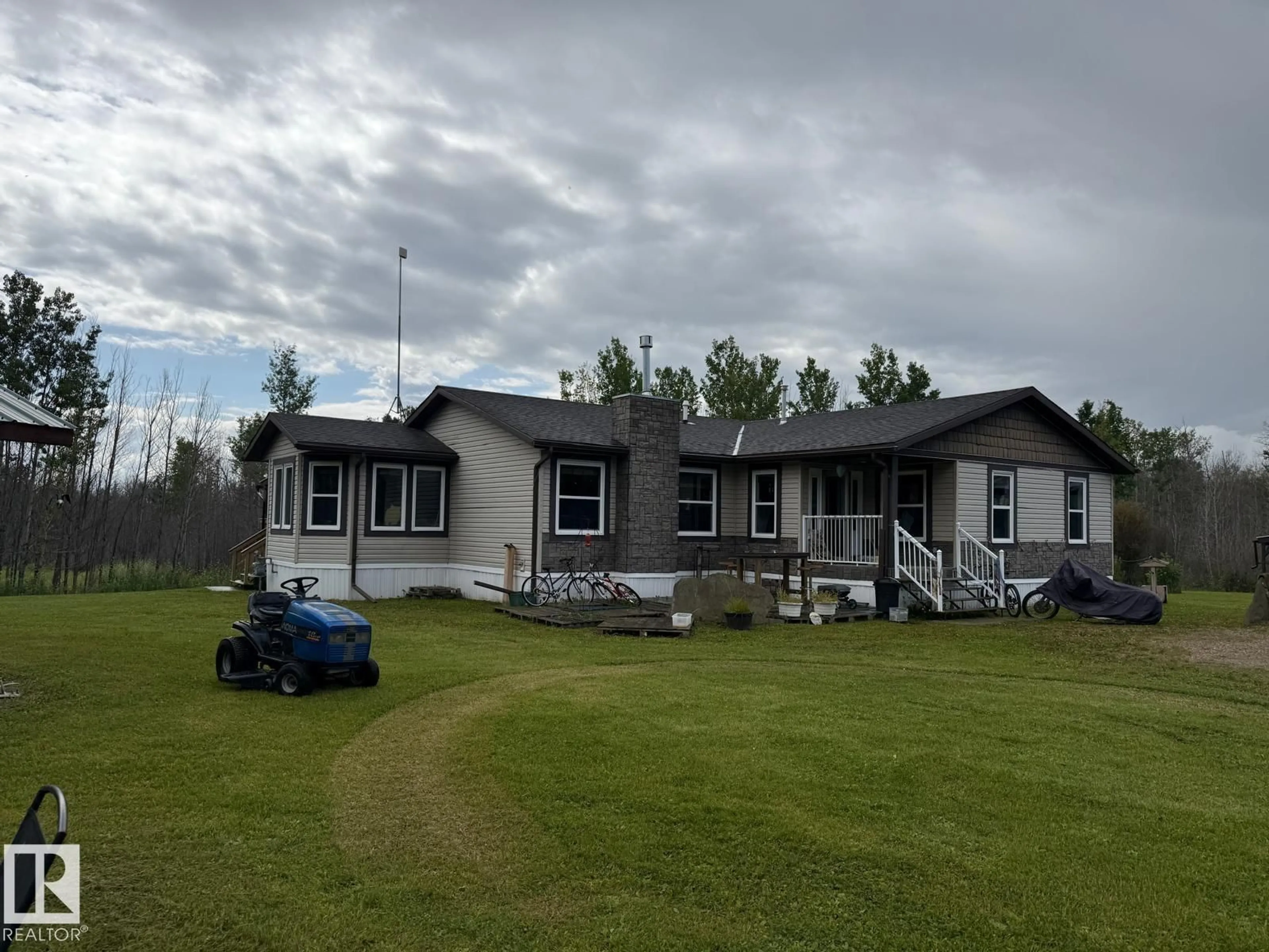 A pic from outside/outdoor area/front of a property/back of a property/a pic from drone, building for 56509 HWY 32, Rural Yellowhead Alberta T7E3X8