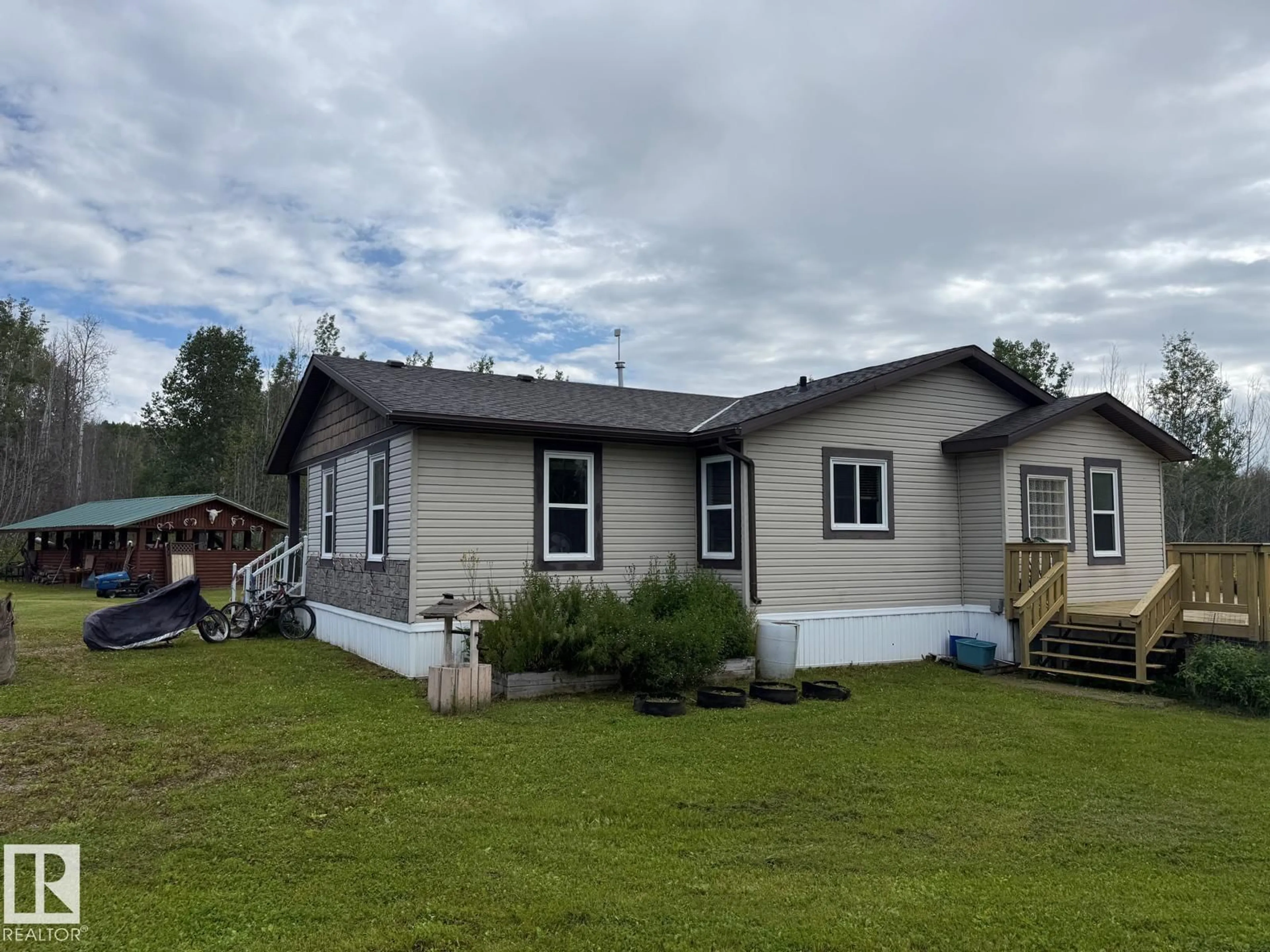 Home with vinyl exterior material, unknown for 56509 HWY 32, Rural Yellowhead Alberta T7E3X8