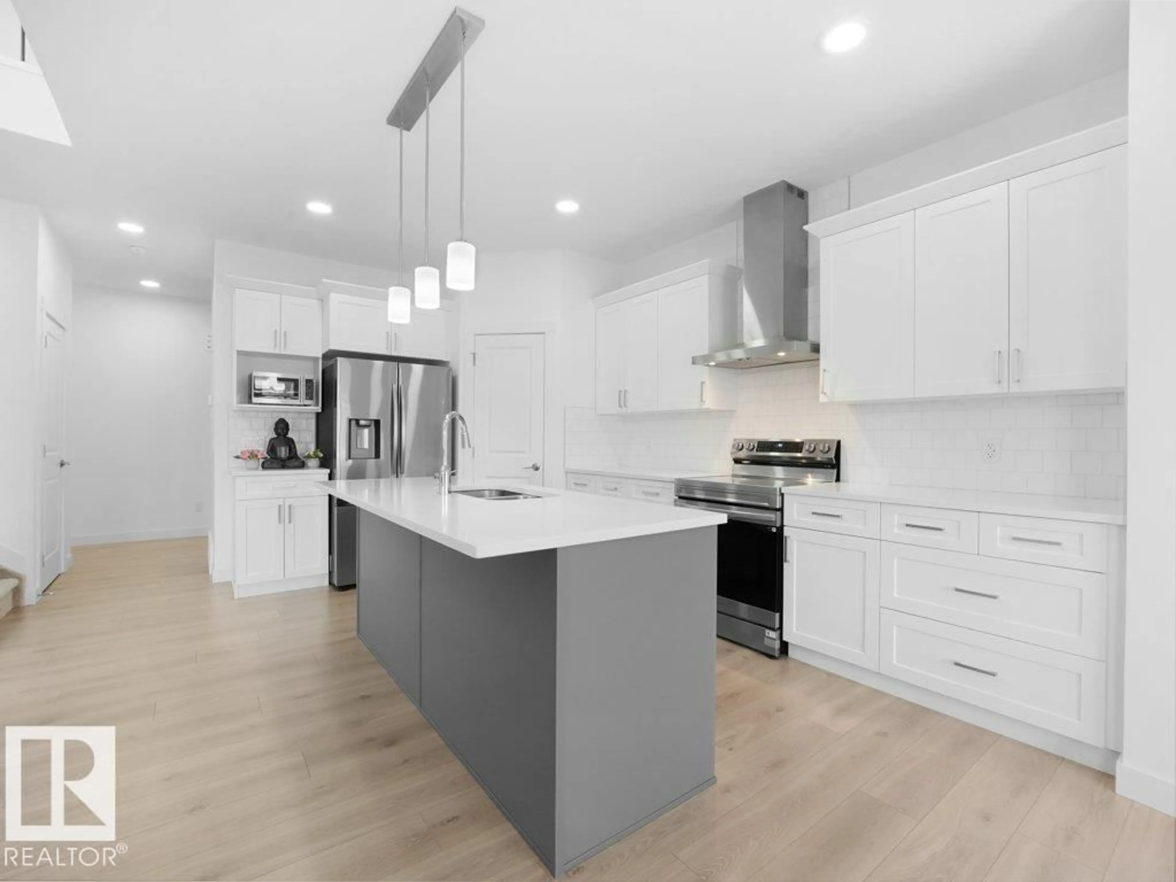 Open concept kitchen, unknown for 7020 177 AV, Edmonton Alberta T5Z0W8