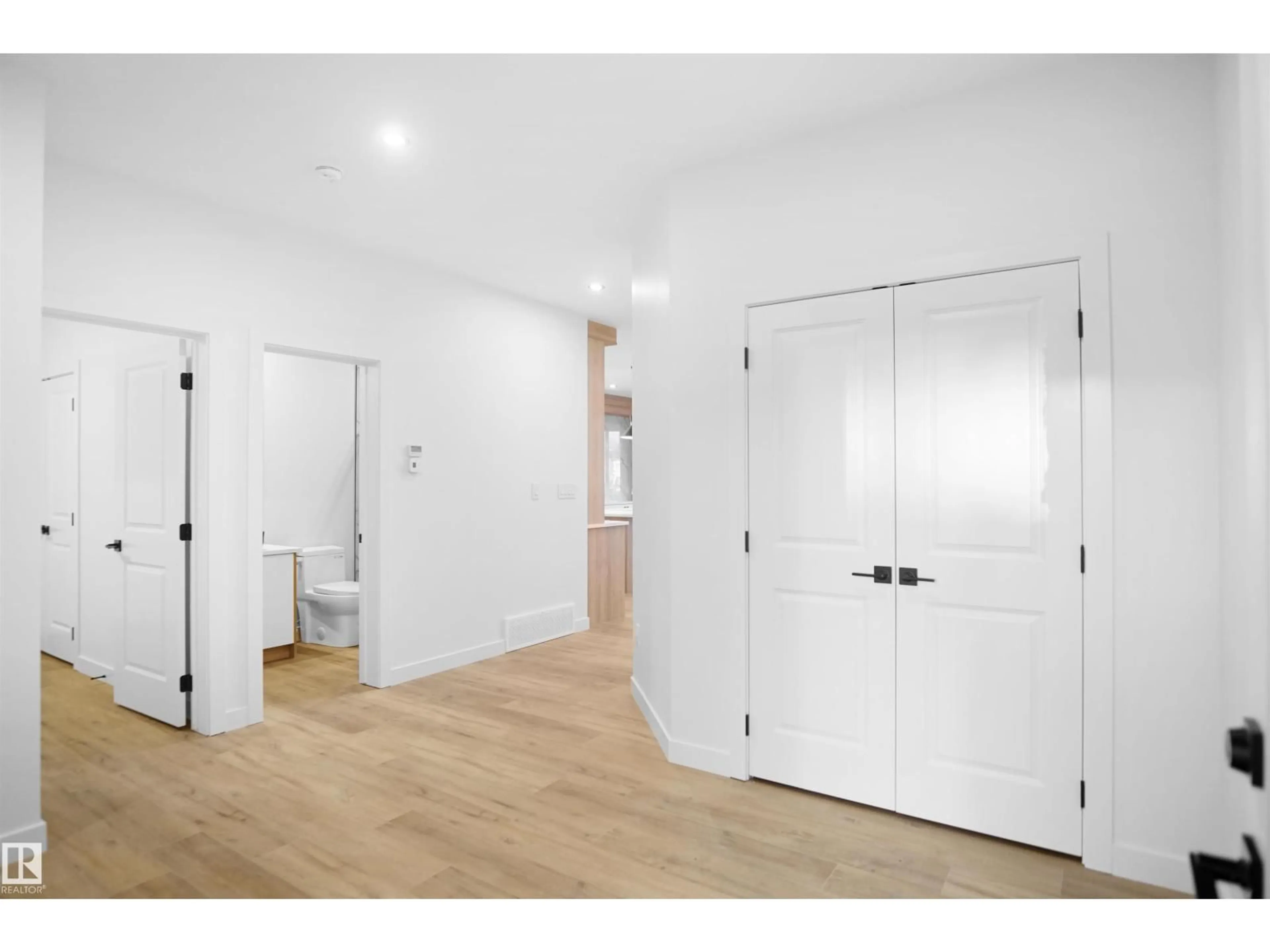 Indoor entryway for 17 AXELWOOD CRESCENT, Spruce Grove Alberta T7X3C6