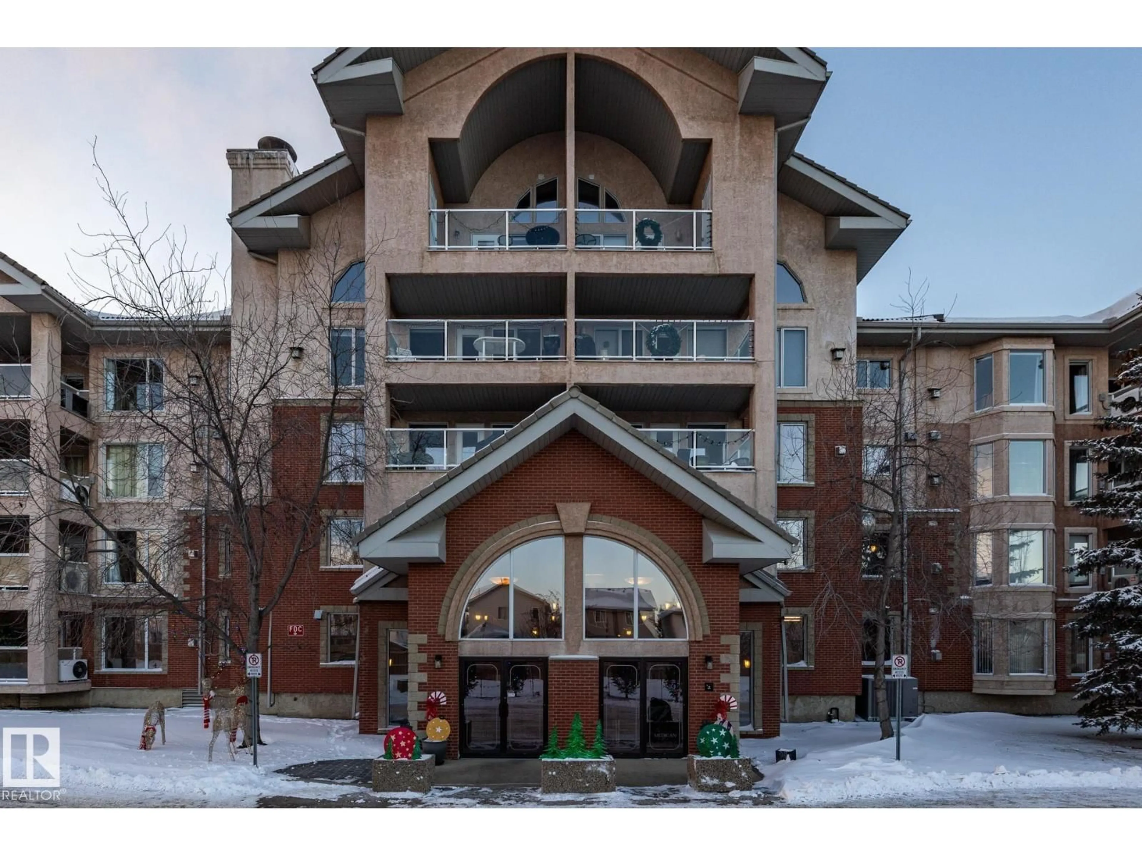 Indoor foyer for 200 - 323 BETHEL DR, Sherwood Park Alberta T8H2C5